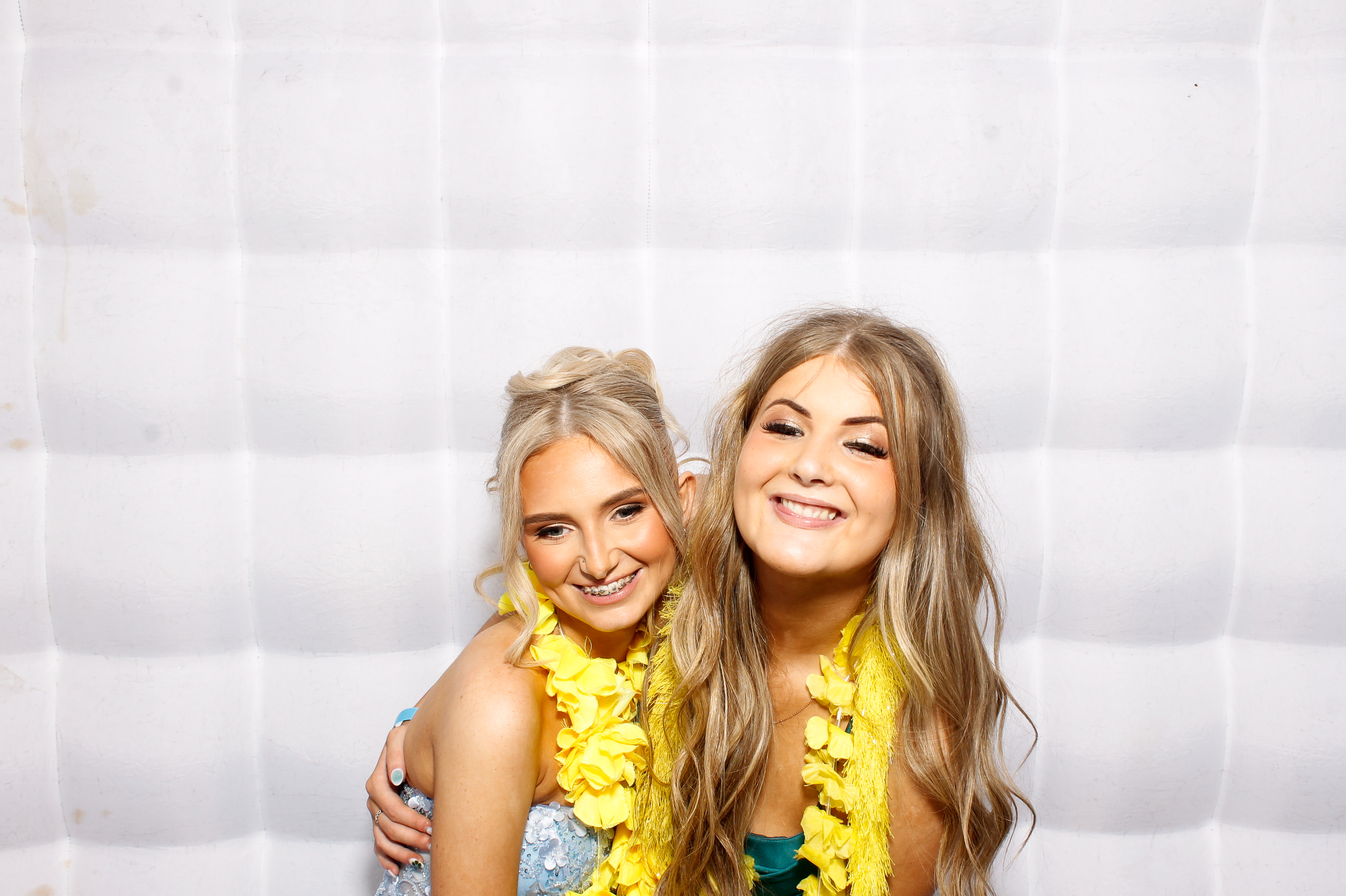 Carndonagh CS Formal '25 | View more photos from the event at gallery.snapmagic.ie/u/SnapMagic/Carndonagh-CS-Formal-25
