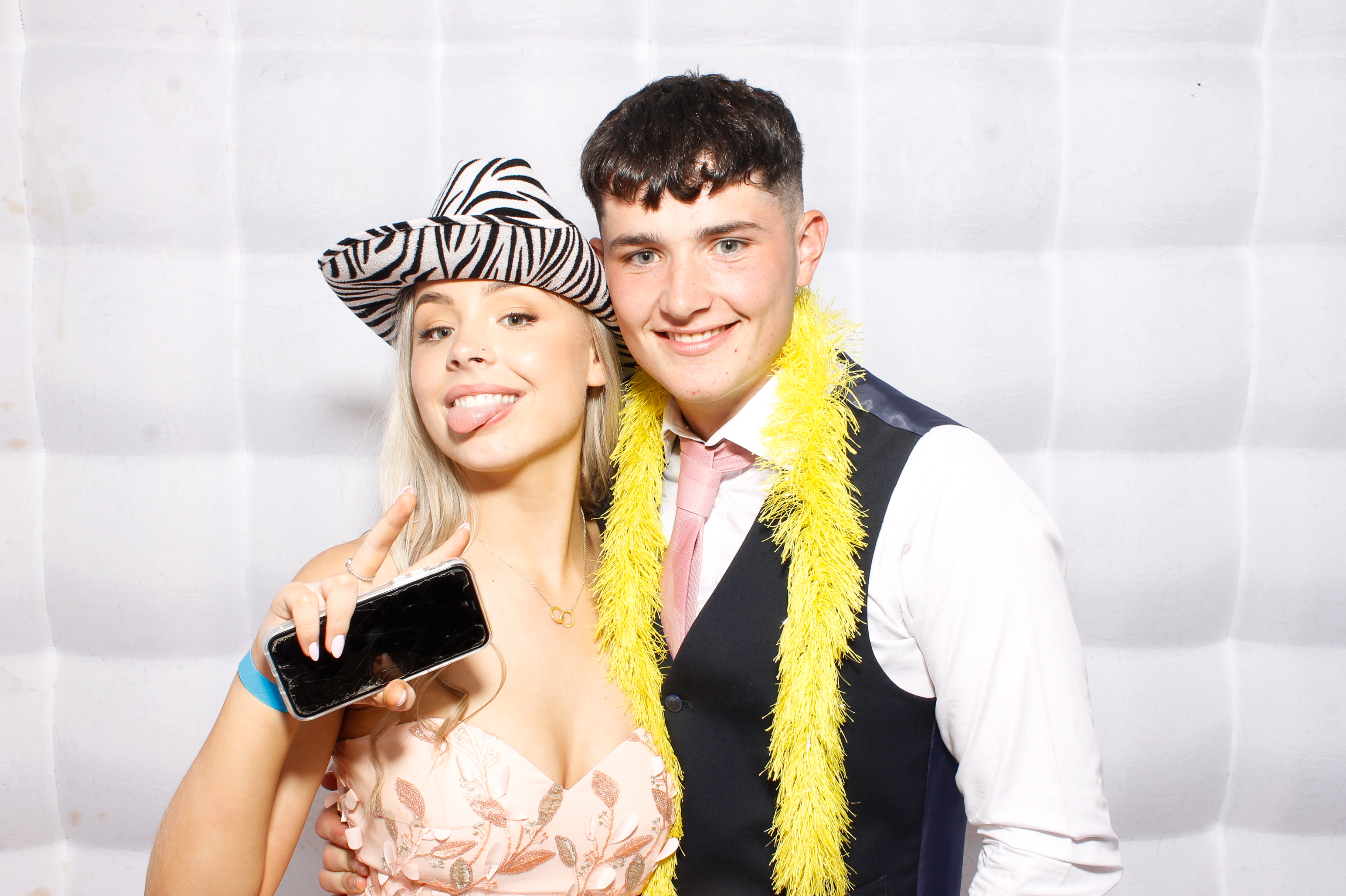 Carndonagh CS Formal '25 | View more photos from the event at gallery.snapmagic.ie/u/SnapMagic/Carndonagh-CS-Formal-25