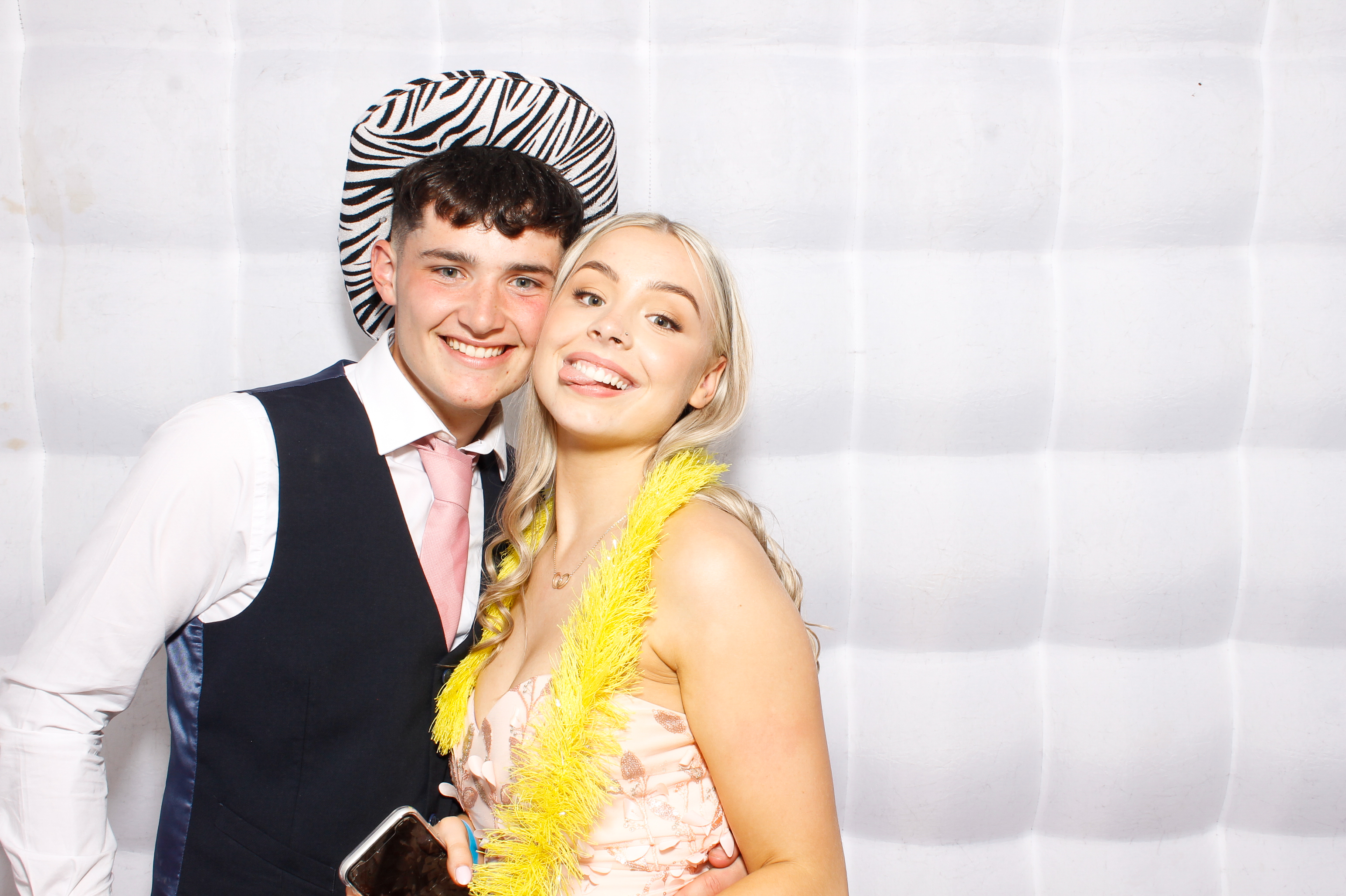 Carndonagh CS Formal '25 | View more photos from the event at gallery.snapmagic.ie/u/SnapMagic/Carndonagh-CS-Formal-25