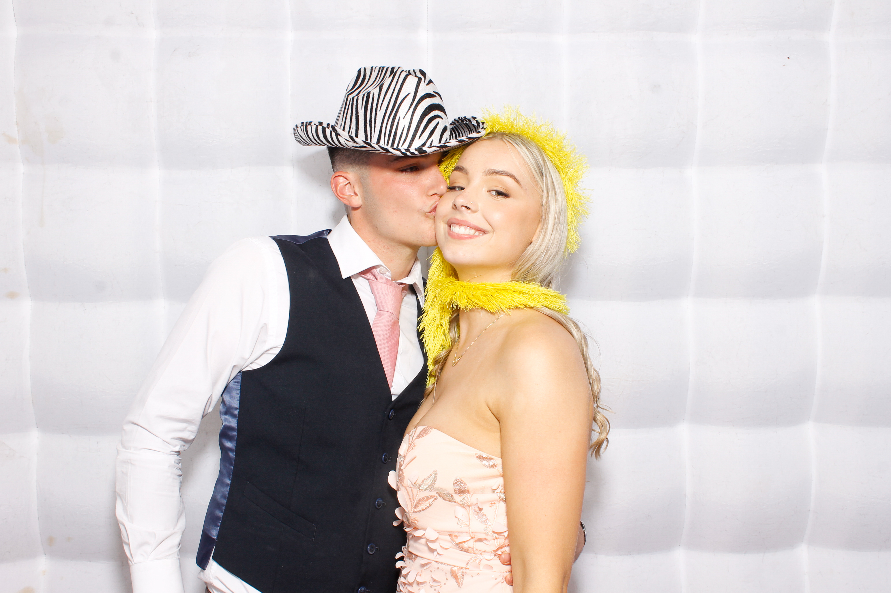 Carndonagh CS Formal '25 | View more photos from the event at gallery.snapmagic.ie/u/SnapMagic/Carndonagh-CS-Formal-25