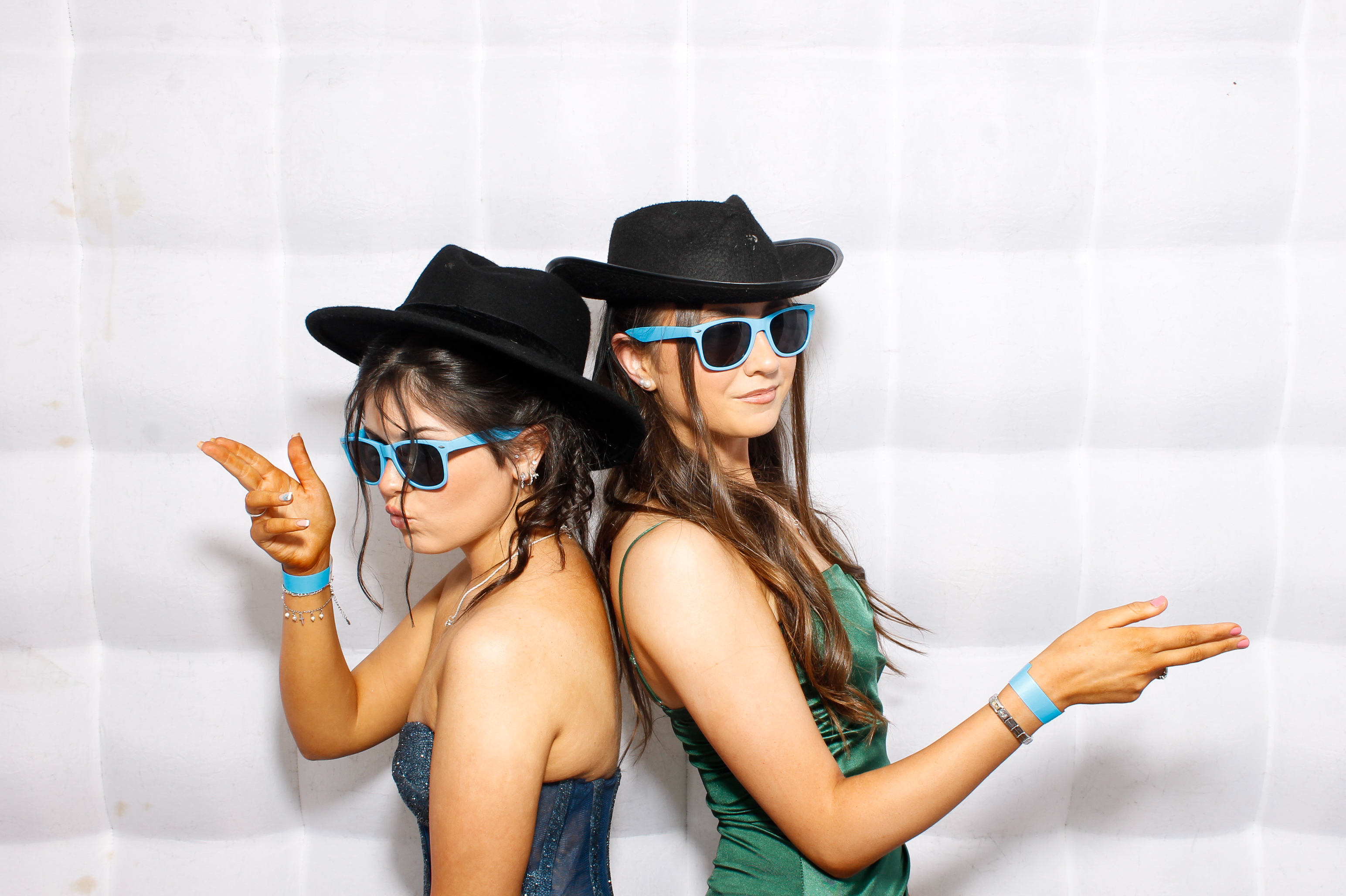 Carndonagh CS Formal '25 | View more photos from the event at gallery.snapmagic.ie/u/SnapMagic/Carndonagh-CS-Formal-25