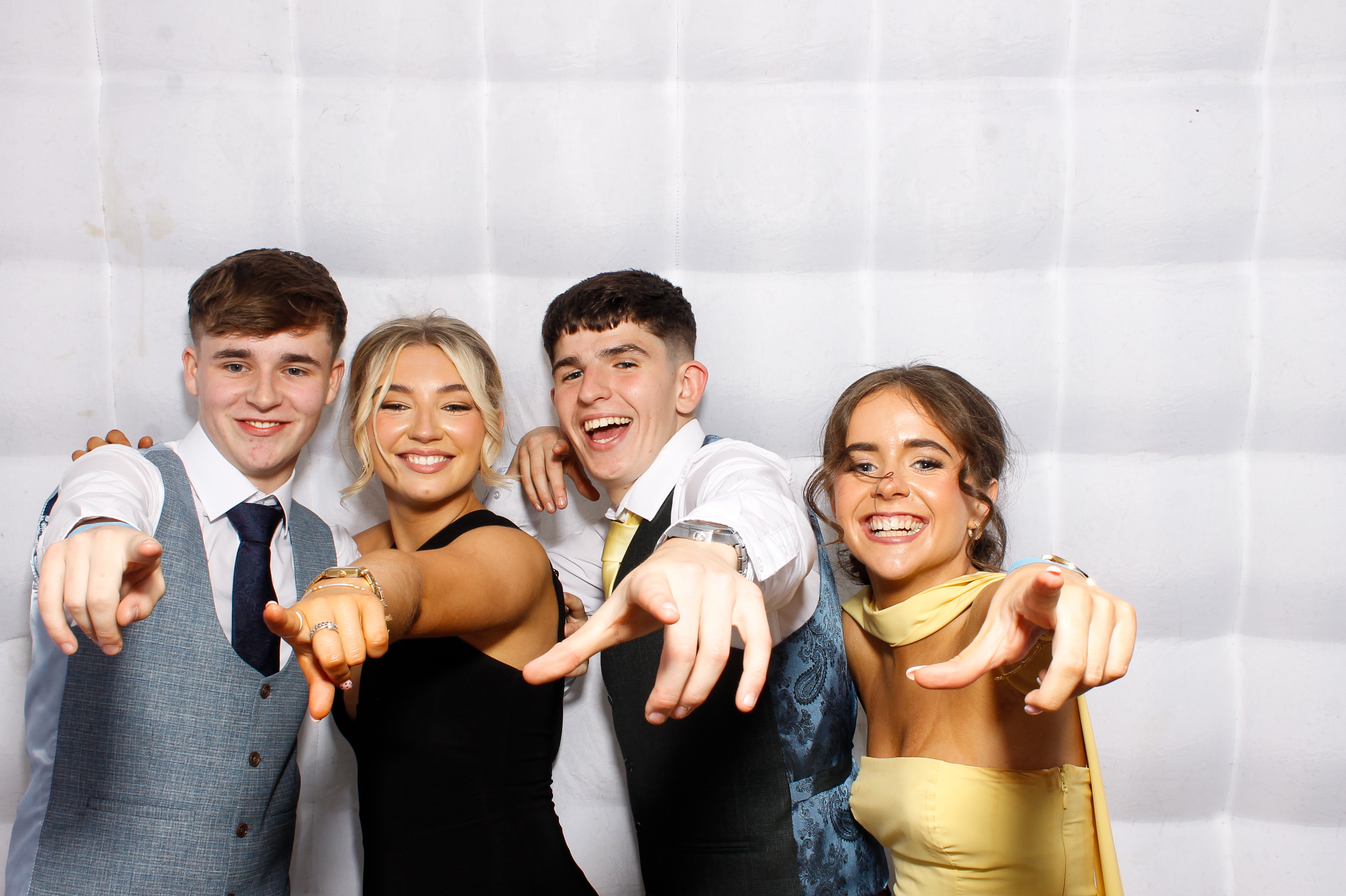 Carndonagh CS Formal '25 | View more photos from the event at gallery.snapmagic.ie/u/SnapMagic/Carndonagh-CS-Formal-25