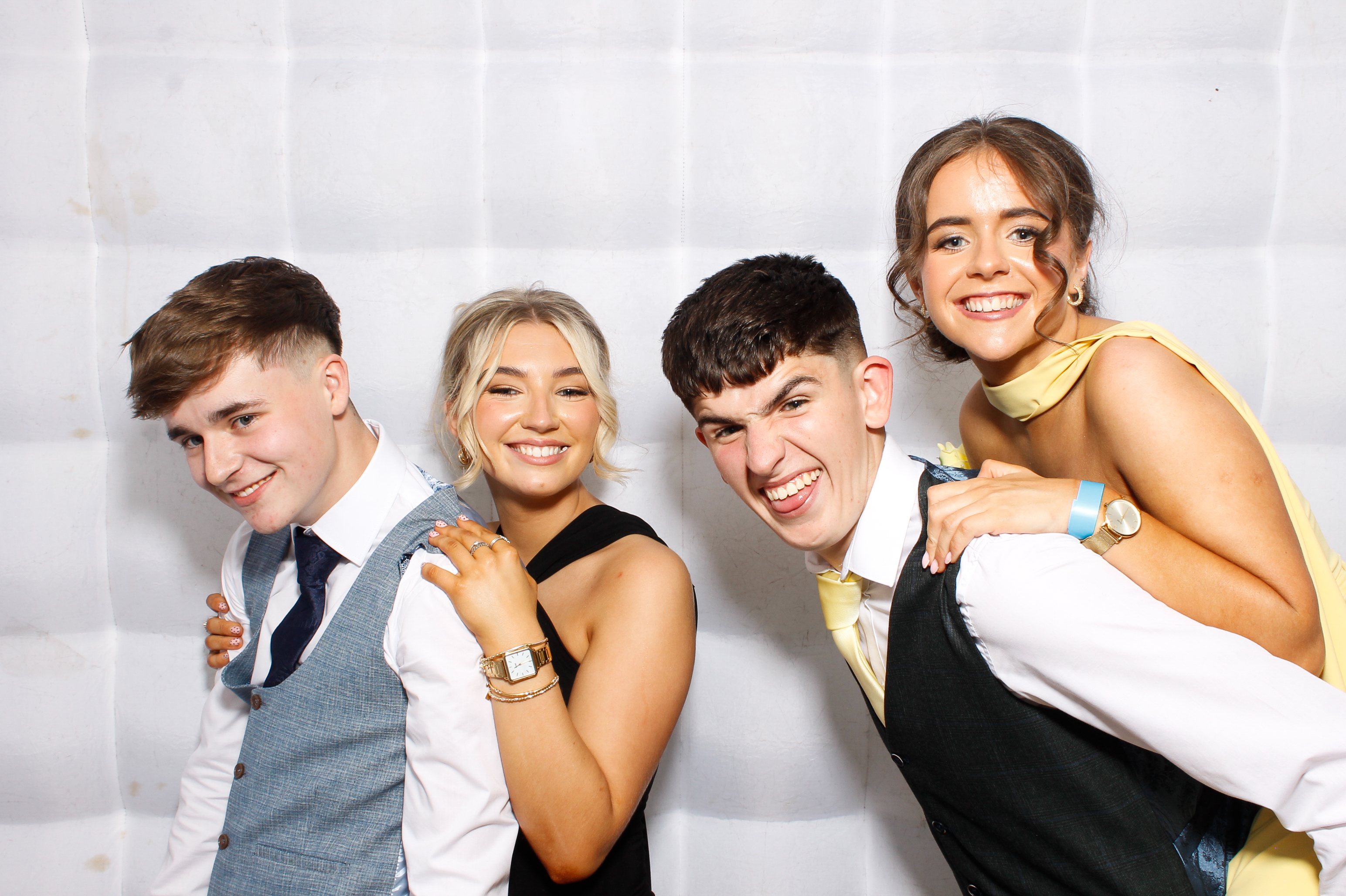 Carndonagh CS Formal '25 | View more photos from the event at gallery.snapmagic.ie/u/SnapMagic/Carndonagh-CS-Formal-25