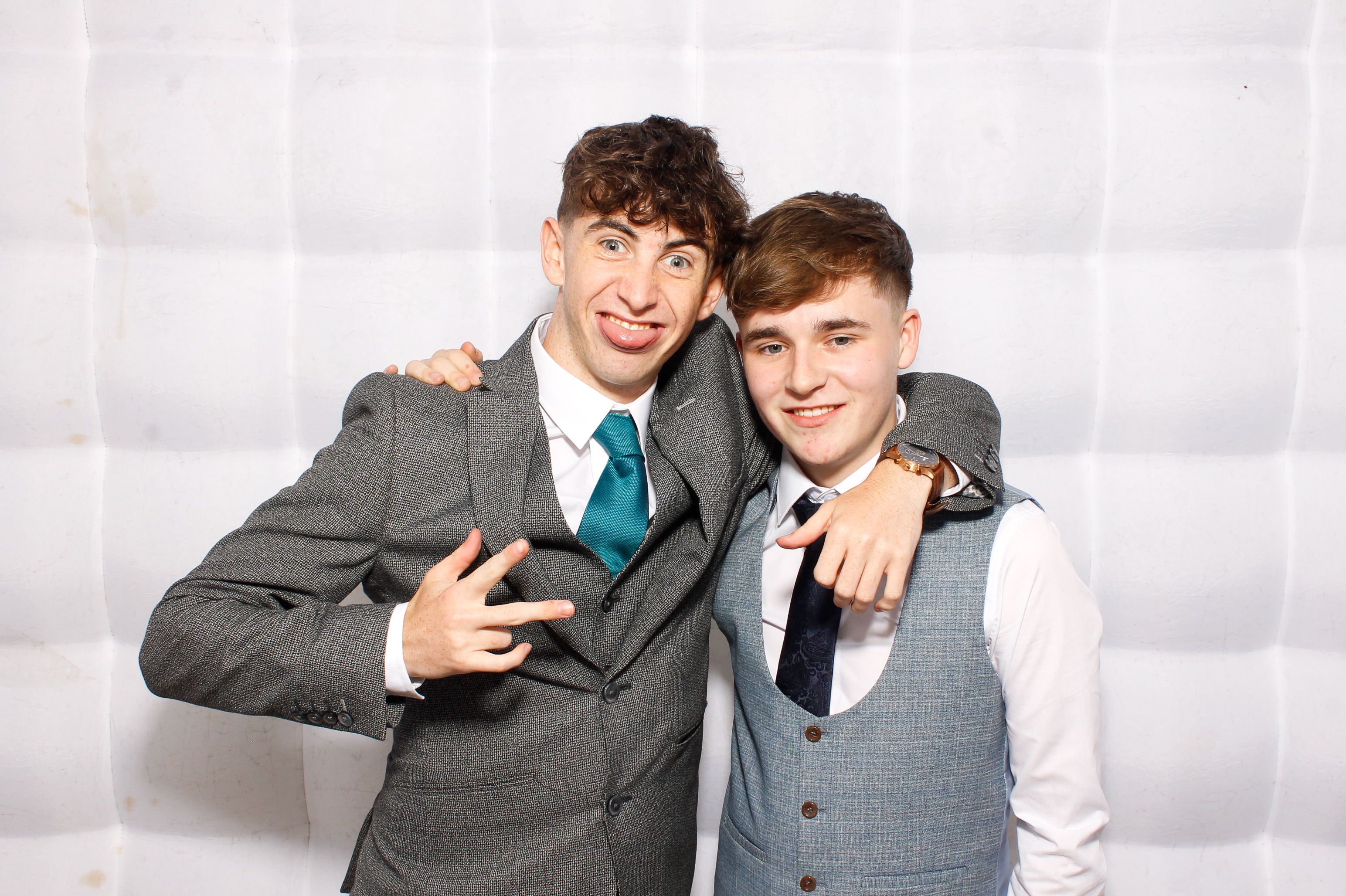 Carndonagh CS Formal '25 | View more photos from the event at gallery.snapmagic.ie/u/SnapMagic/Carndonagh-CS-Formal-25