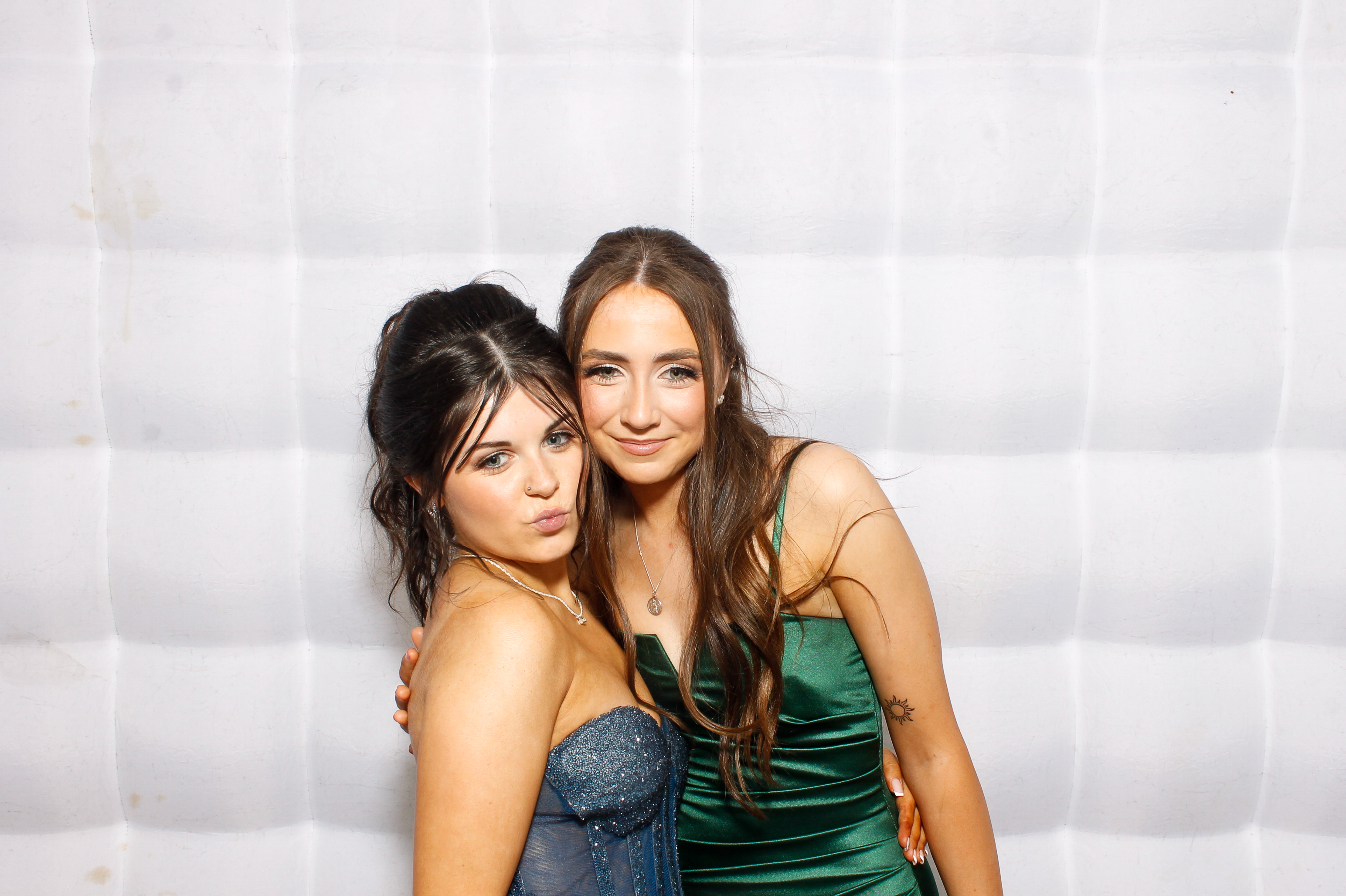 Carndonagh CS Formal '25 | View more photos from the event at gallery.snapmagic.ie/u/SnapMagic/Carndonagh-CS-Formal-25