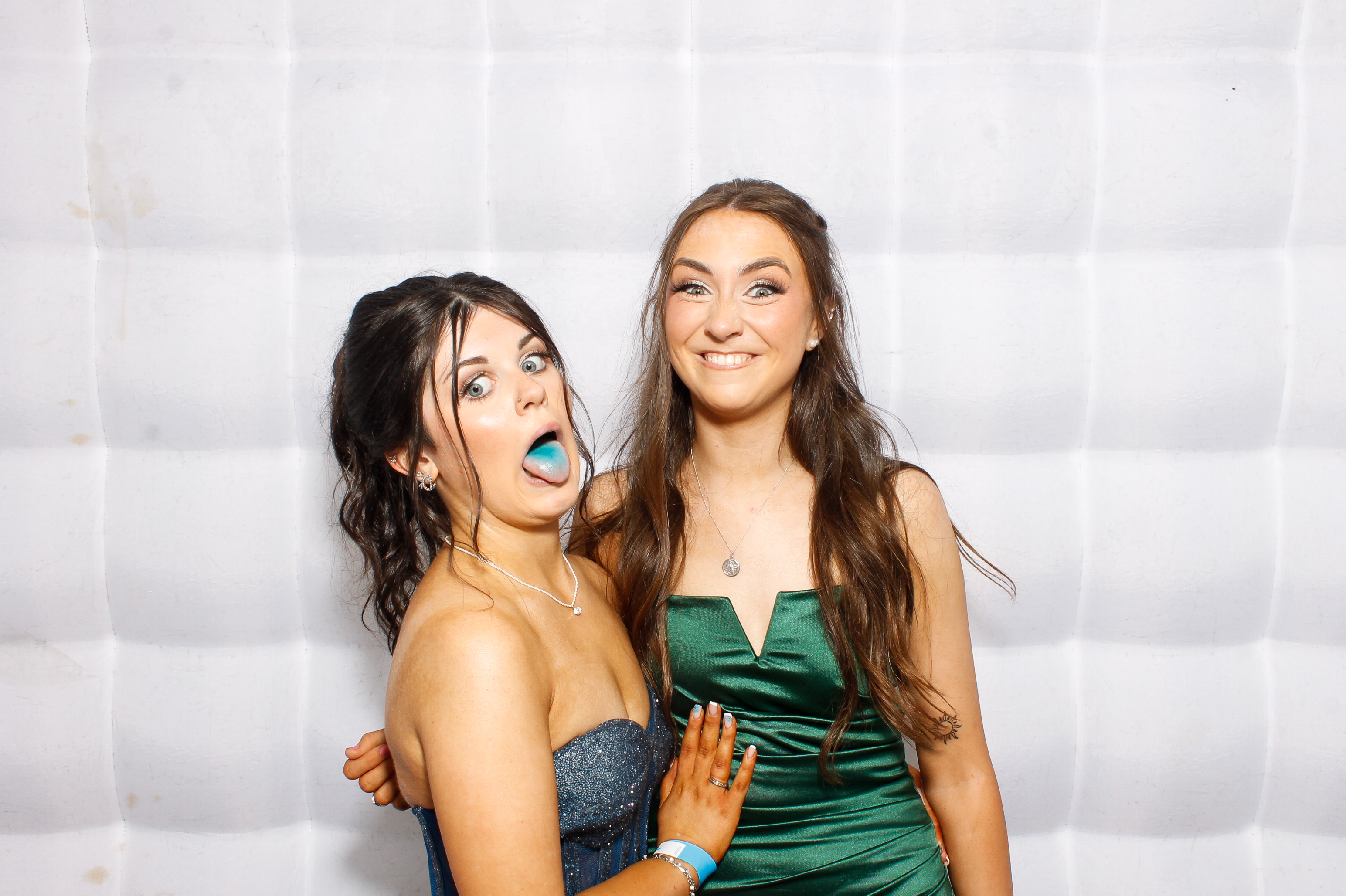 Carndonagh CS Formal '25 | View more photos from the event at gallery.snapmagic.ie/u/SnapMagic/Carndonagh-CS-Formal-25