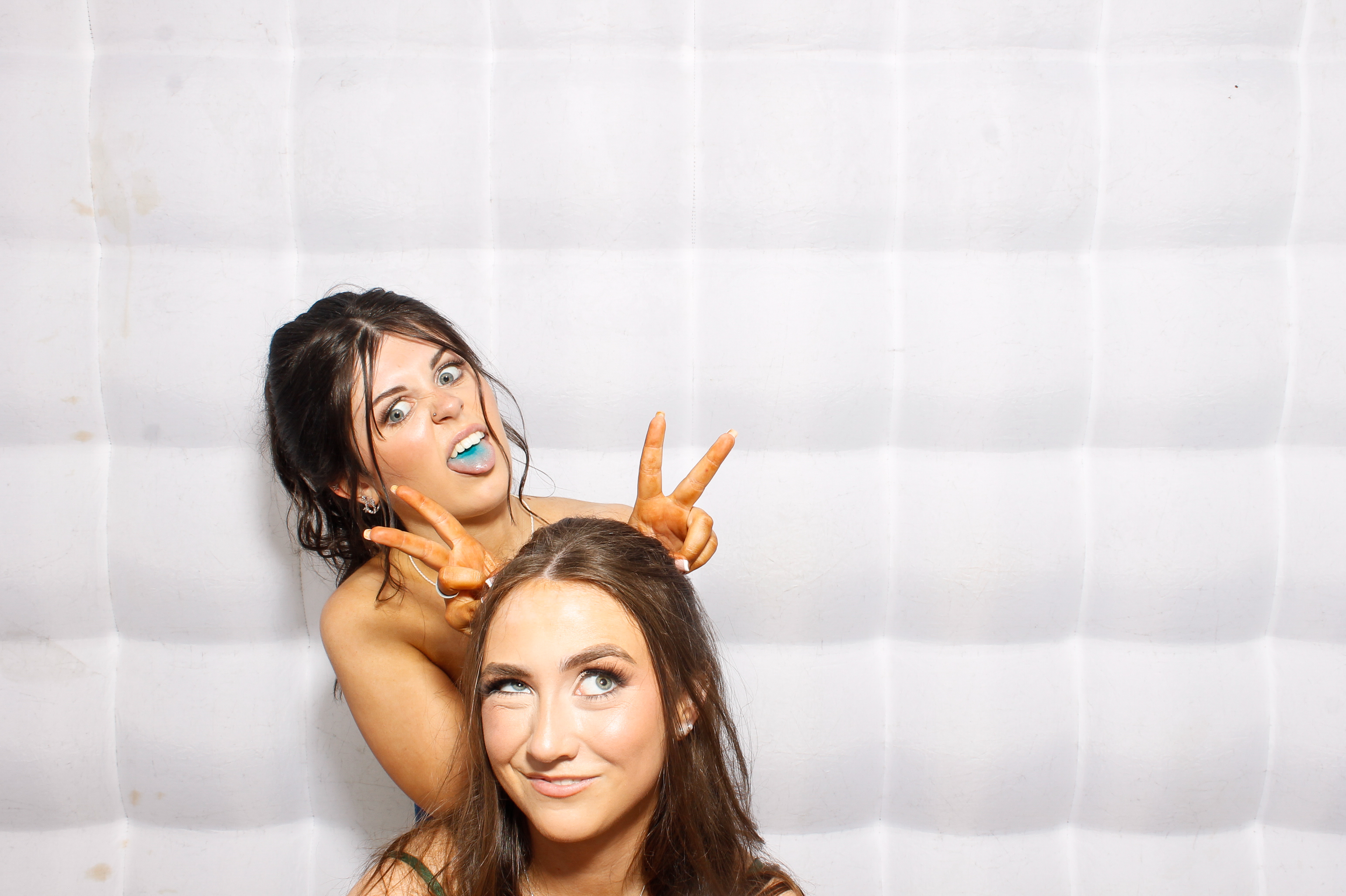 Carndonagh CS Formal '25 | View more photos from the event at gallery.snapmagic.ie/u/SnapMagic/Carndonagh-CS-Formal-25