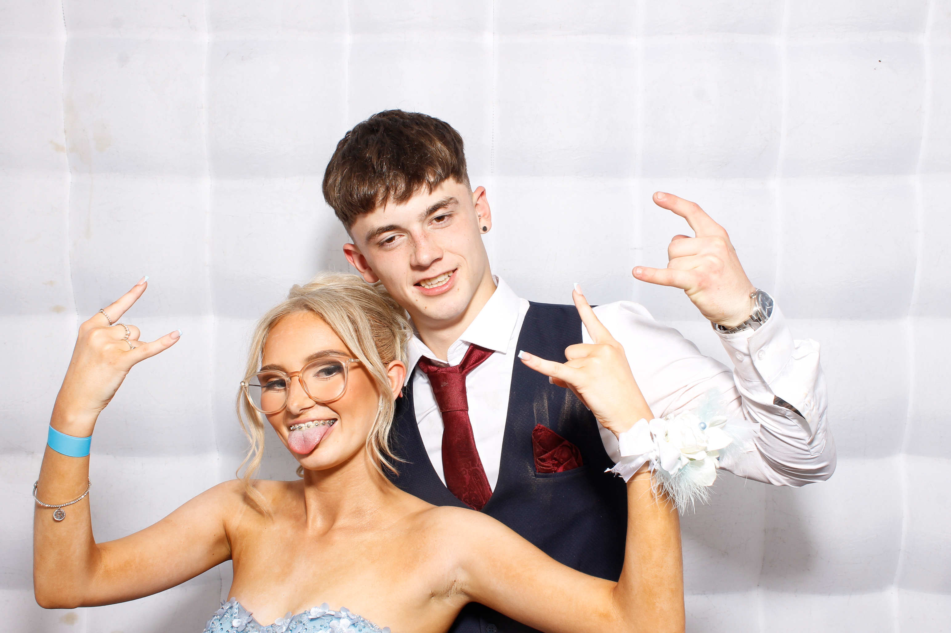 Carndonagh CS Formal '25 | View more photos from the event at gallery.snapmagic.ie/u/SnapMagic/Carndonagh-CS-Formal-25