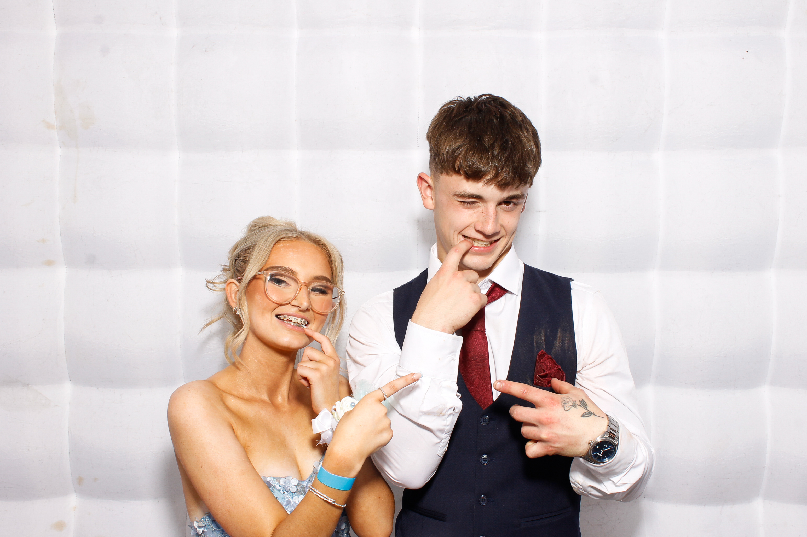 Carndonagh CS Formal '25 | View more photos from the event at gallery.snapmagic.ie/u/SnapMagic/Carndonagh-CS-Formal-25