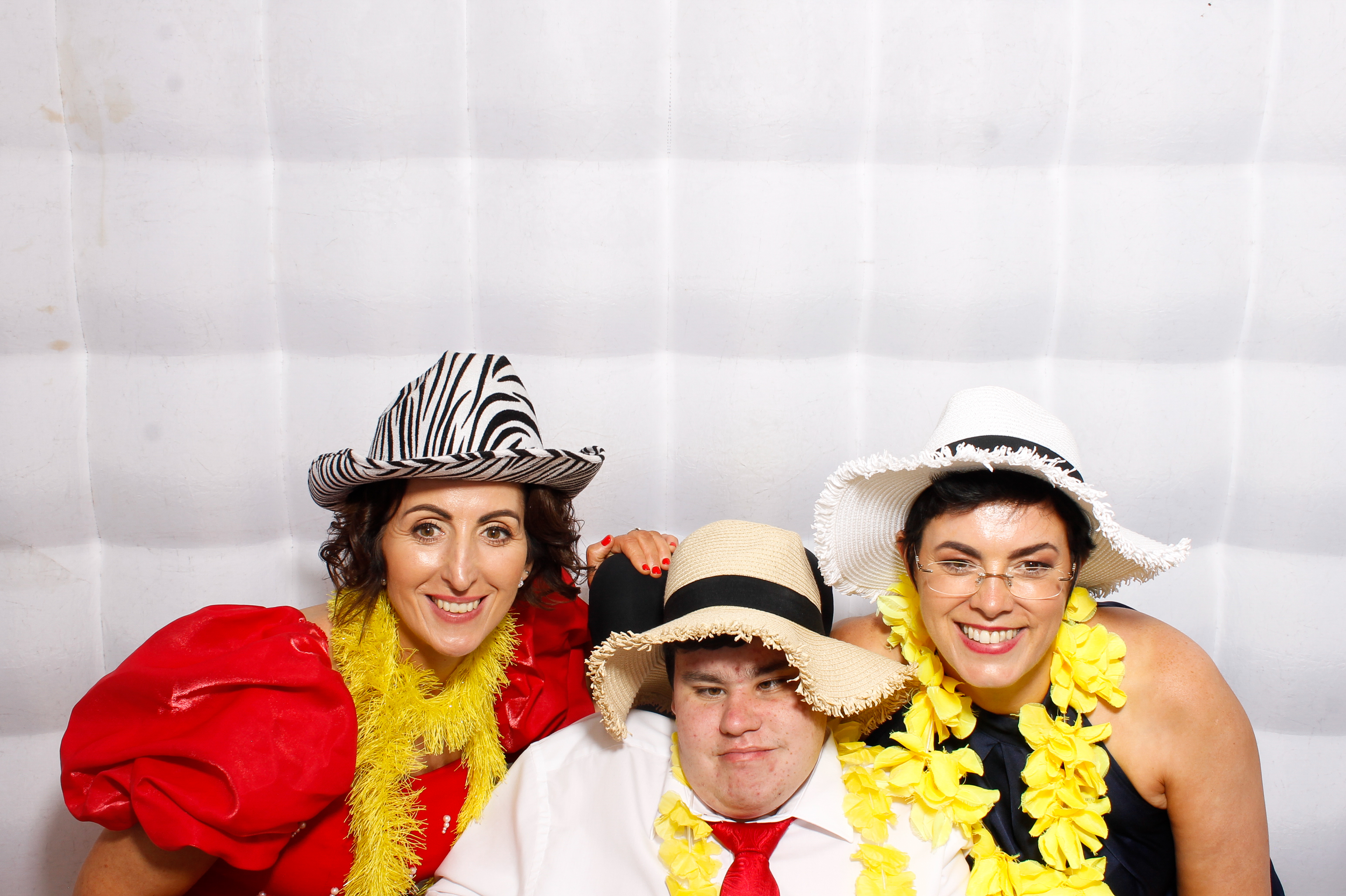 Carndonagh CS Formal '25 | View more photos from the event at gallery.snapmagic.ie/u/SnapMagic/Carndonagh-CS-Formal-25