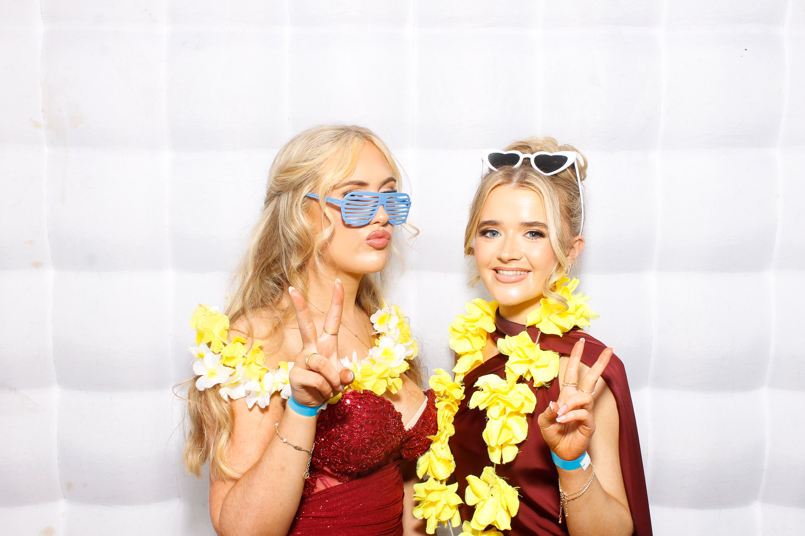 Carndonagh CS Formal '25 | View more photos from the event at gallery.snapmagic.ie/u/SnapMagic/Carndonagh-CS-Formal-25