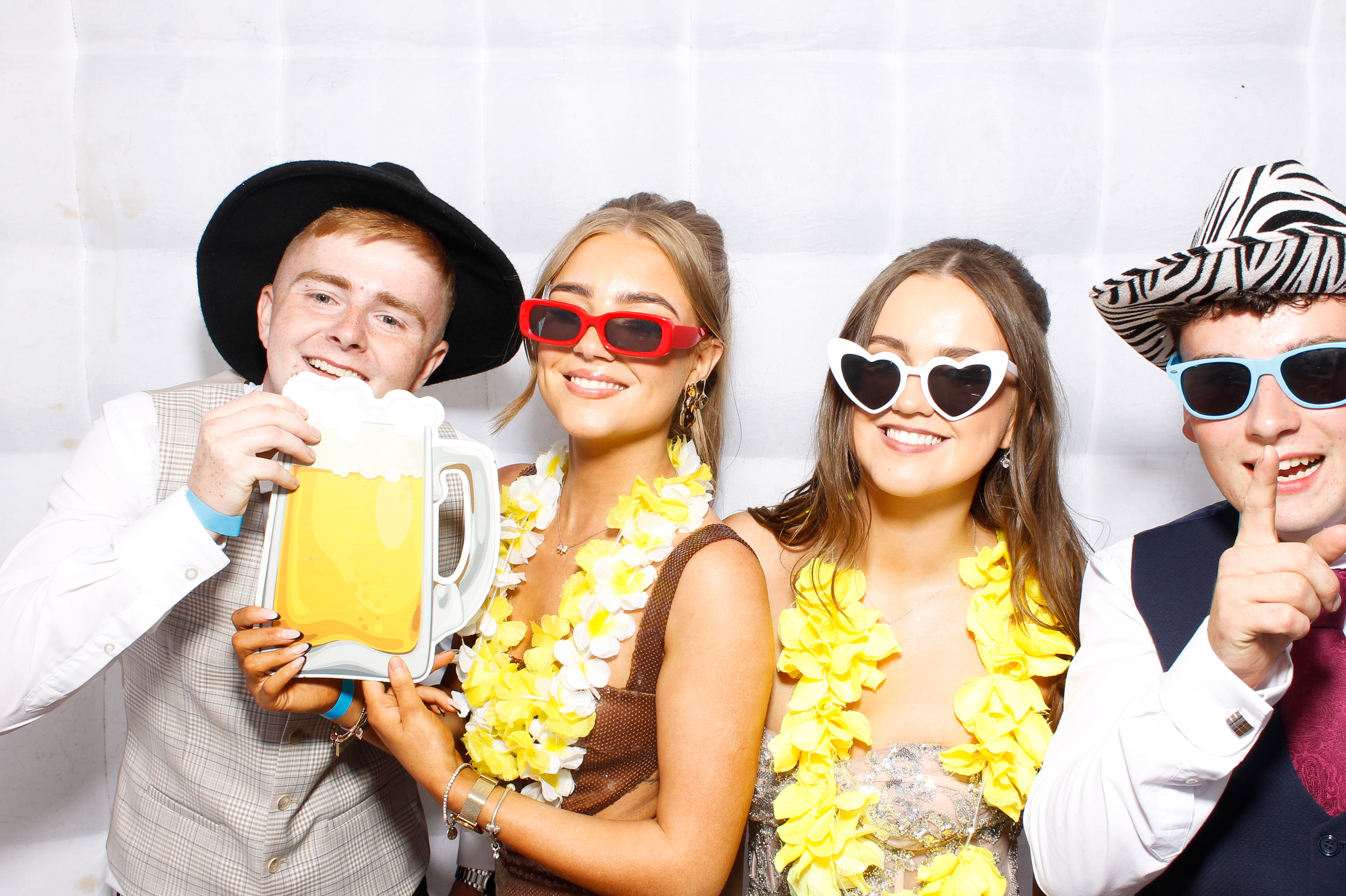 Carndonagh CS Formal '25 | View more photos from the event at gallery.snapmagic.ie/u/SnapMagic/Carndonagh-CS-Formal-25