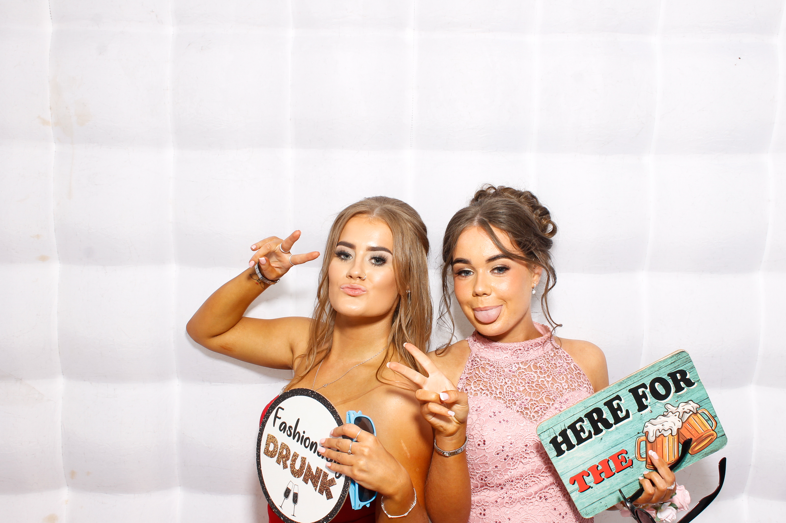 Carndonagh CS Formal '25 | View more photos from the event at gallery.snapmagic.ie/u/SnapMagic/Carndonagh-CS-Formal-25