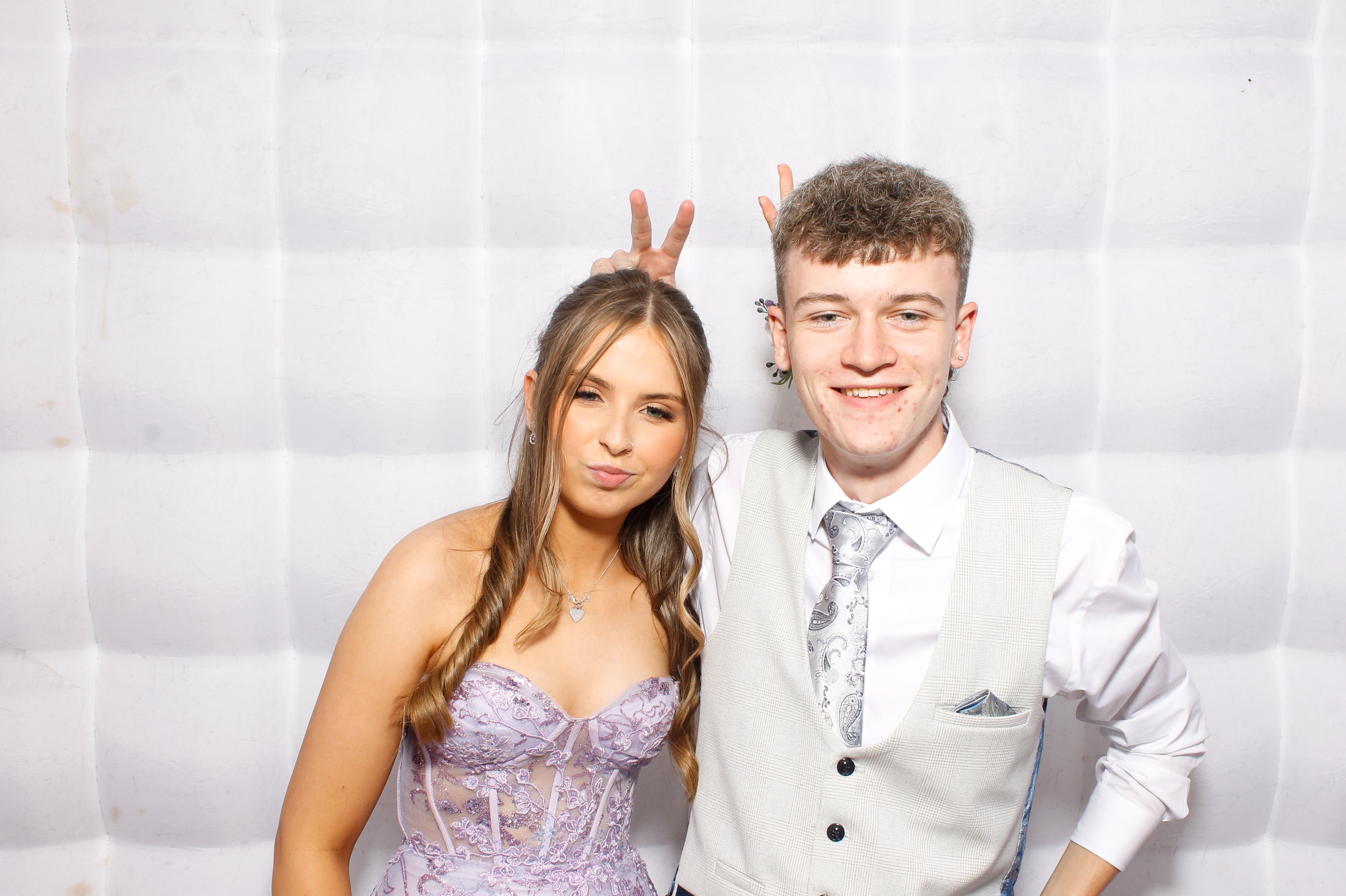 Carndonagh CS Formal '25 | View more photos from the event at gallery.snapmagic.ie/u/SnapMagic/Carndonagh-CS-Formal-25