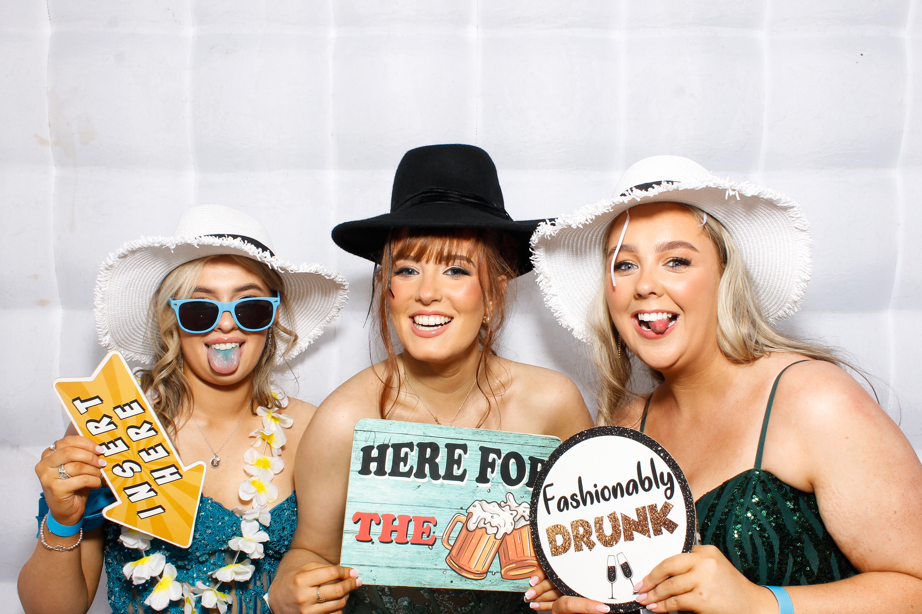 Carndonagh CS Formal '25 | View more photos from the event at gallery.snapmagic.ie/u/SnapMagic/Carndonagh-CS-Formal-25