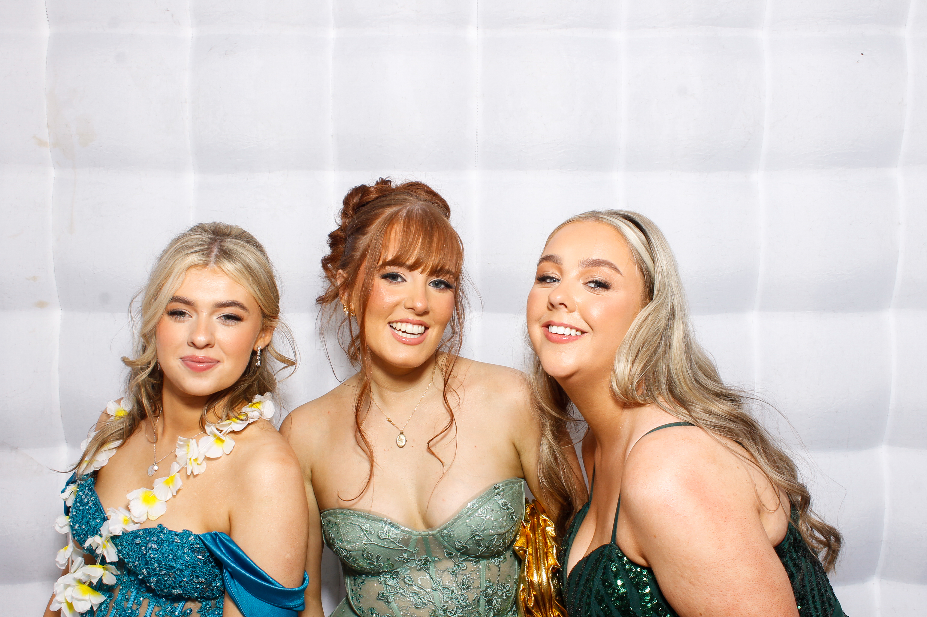 Carndonagh CS Formal '25 | View more photos from the event at gallery.snapmagic.ie/u/SnapMagic/Carndonagh-CS-Formal-25