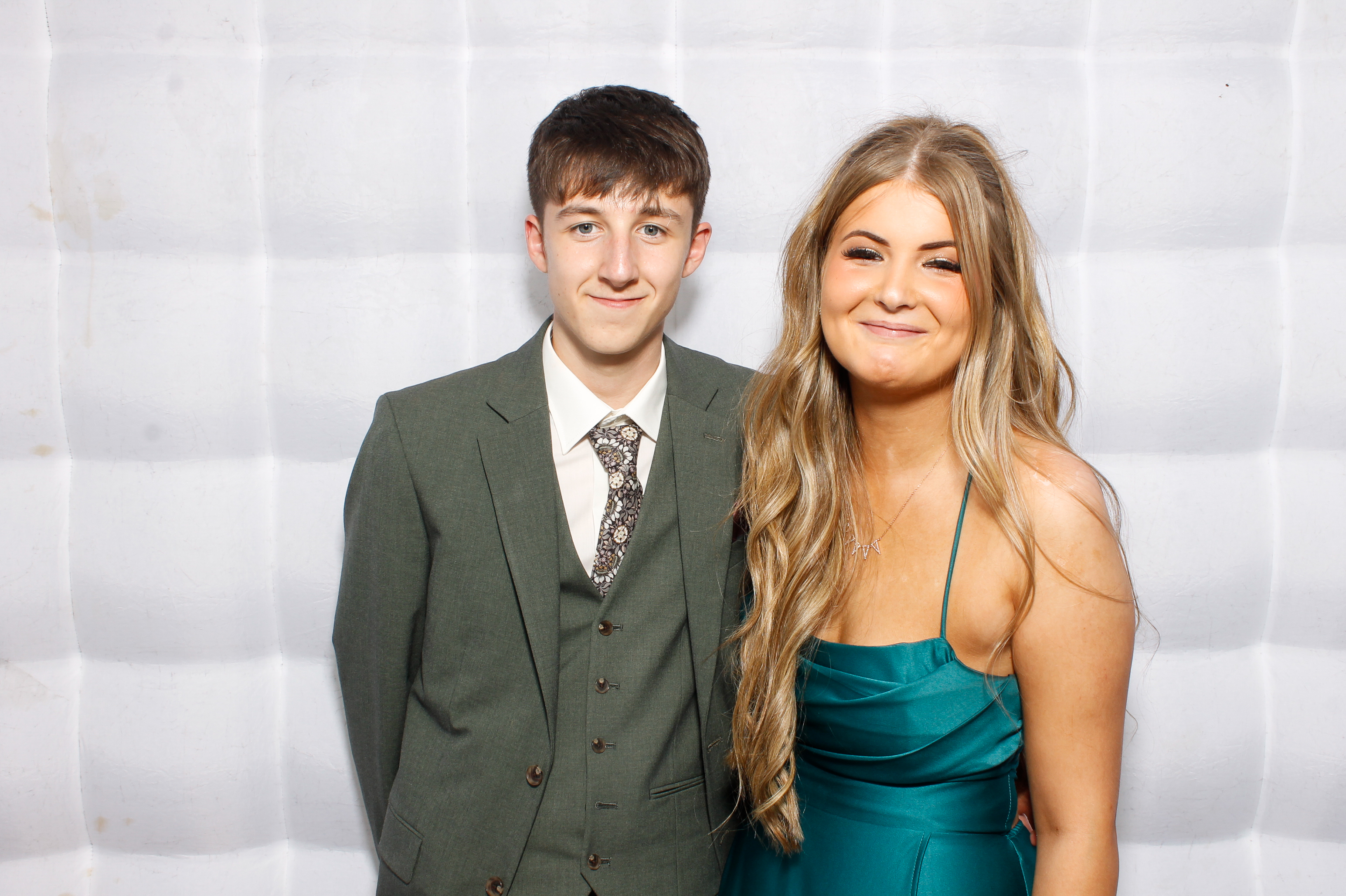 Carndonagh CS Formal '25 | View more photos from the event at gallery.snapmagic.ie/u/SnapMagic/Carndonagh-CS-Formal-25