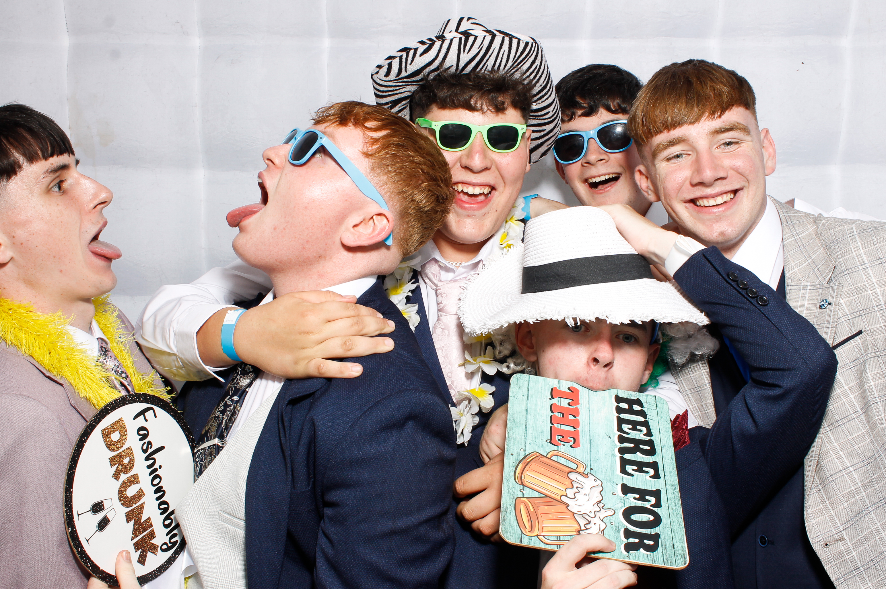 Carndonagh CS Formal '25 | View more photos from the event at gallery.snapmagic.ie/u/SnapMagic/Carndonagh-CS-Formal-25