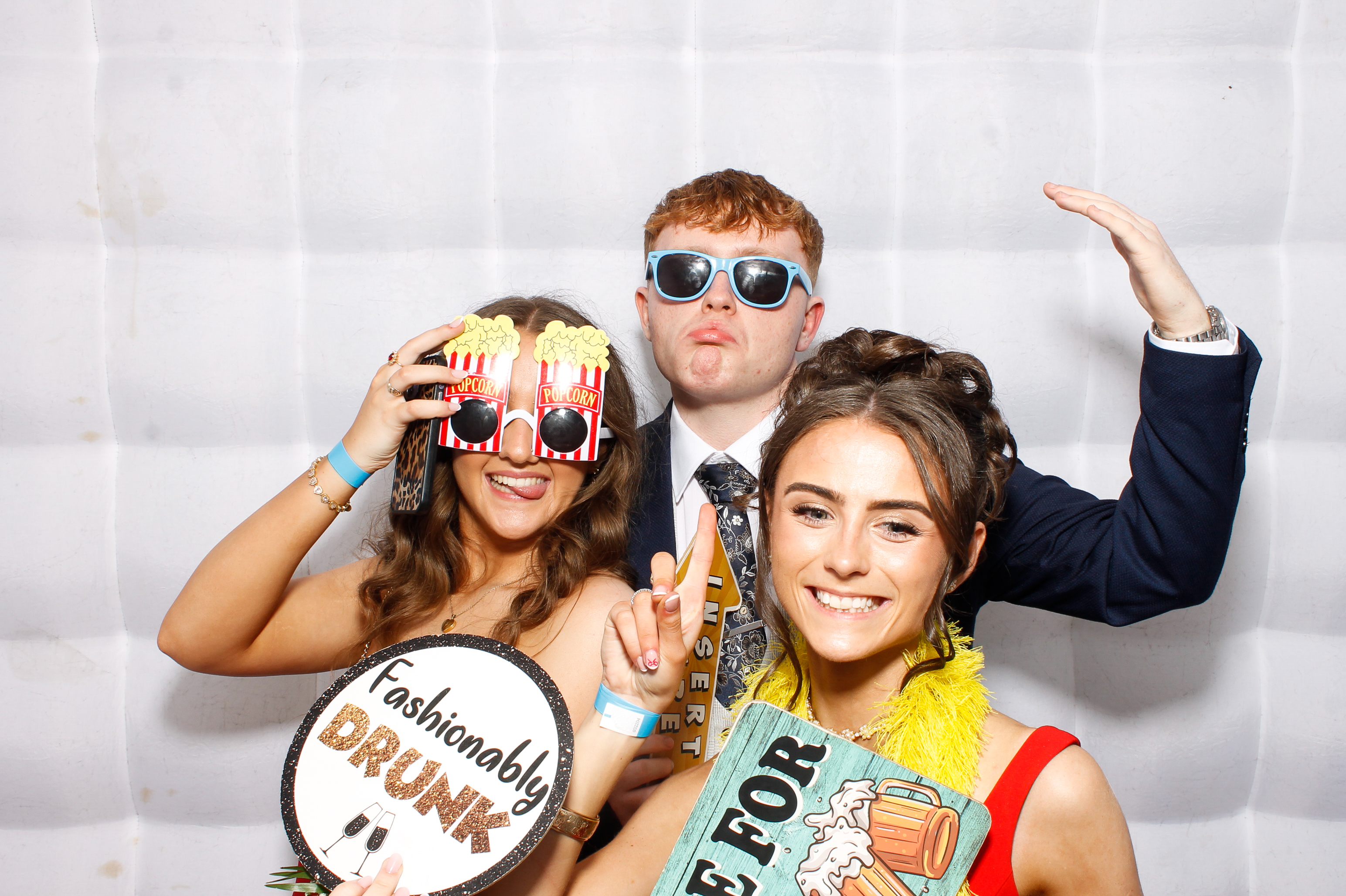 Carndonagh CS Formal '25 | View more photos from the event at gallery.snapmagic.ie/u/SnapMagic/Carndonagh-CS-Formal-25
