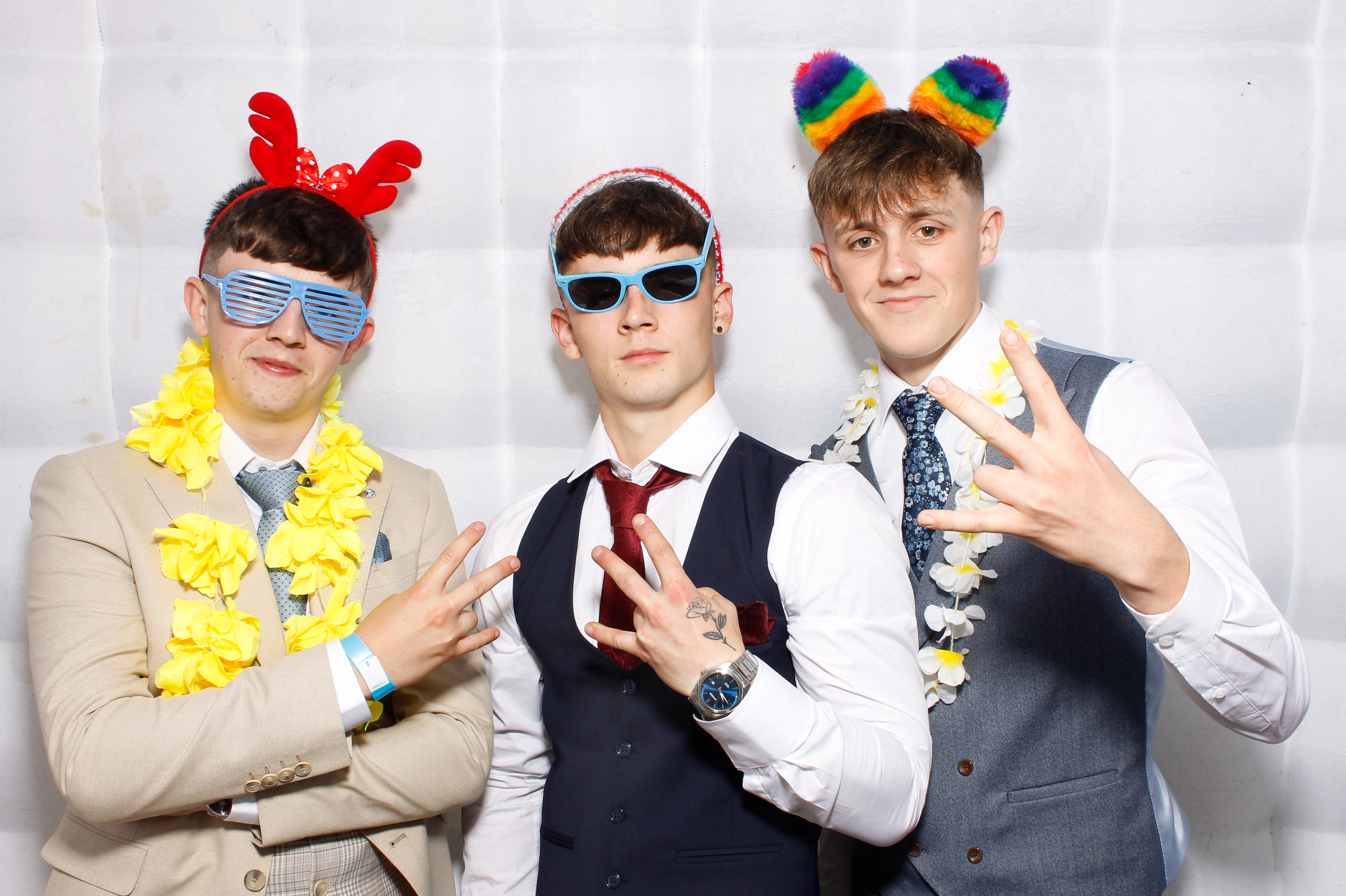 Carndonagh CS Formal '25 | View more photos from the event at gallery.snapmagic.ie/u/SnapMagic/Carndonagh-CS-Formal-25