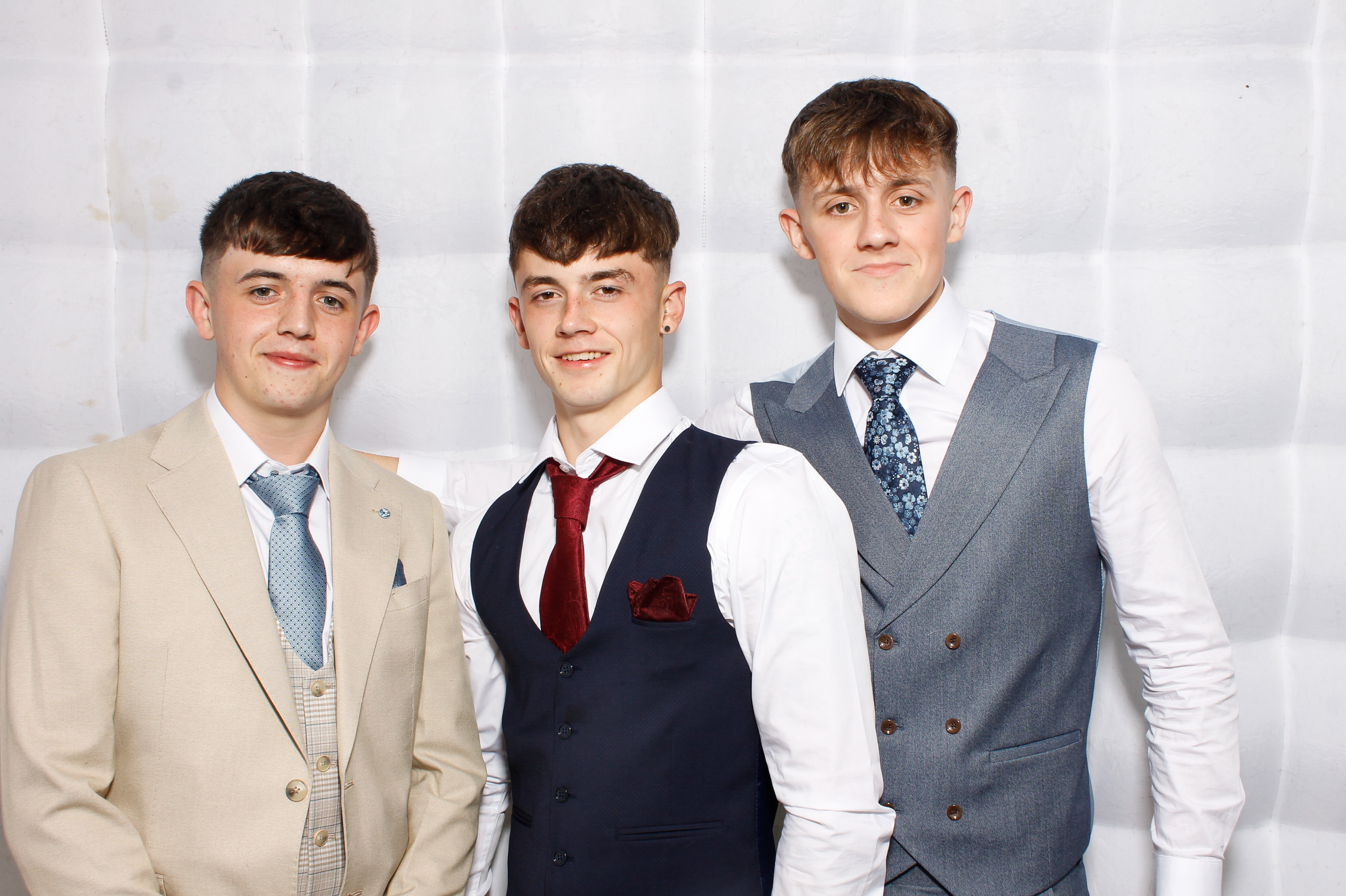 Carndonagh CS Formal '25 | View more photos from the event at gallery.snapmagic.ie/u/SnapMagic/Carndonagh-CS-Formal-25