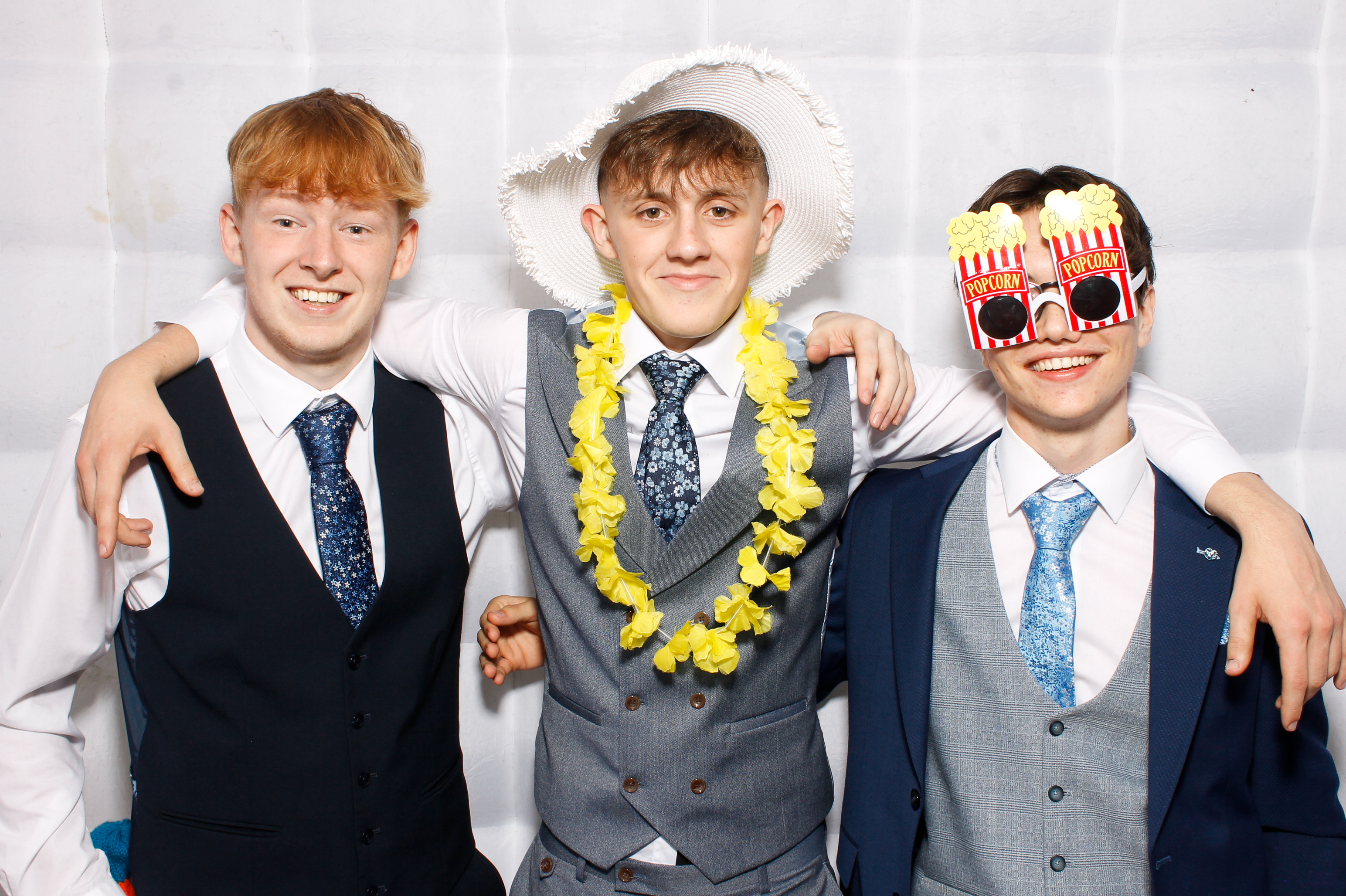 Carndonagh CS Formal '25 | View more photos from the event at gallery.snapmagic.ie/u/SnapMagic/Carndonagh-CS-Formal-25