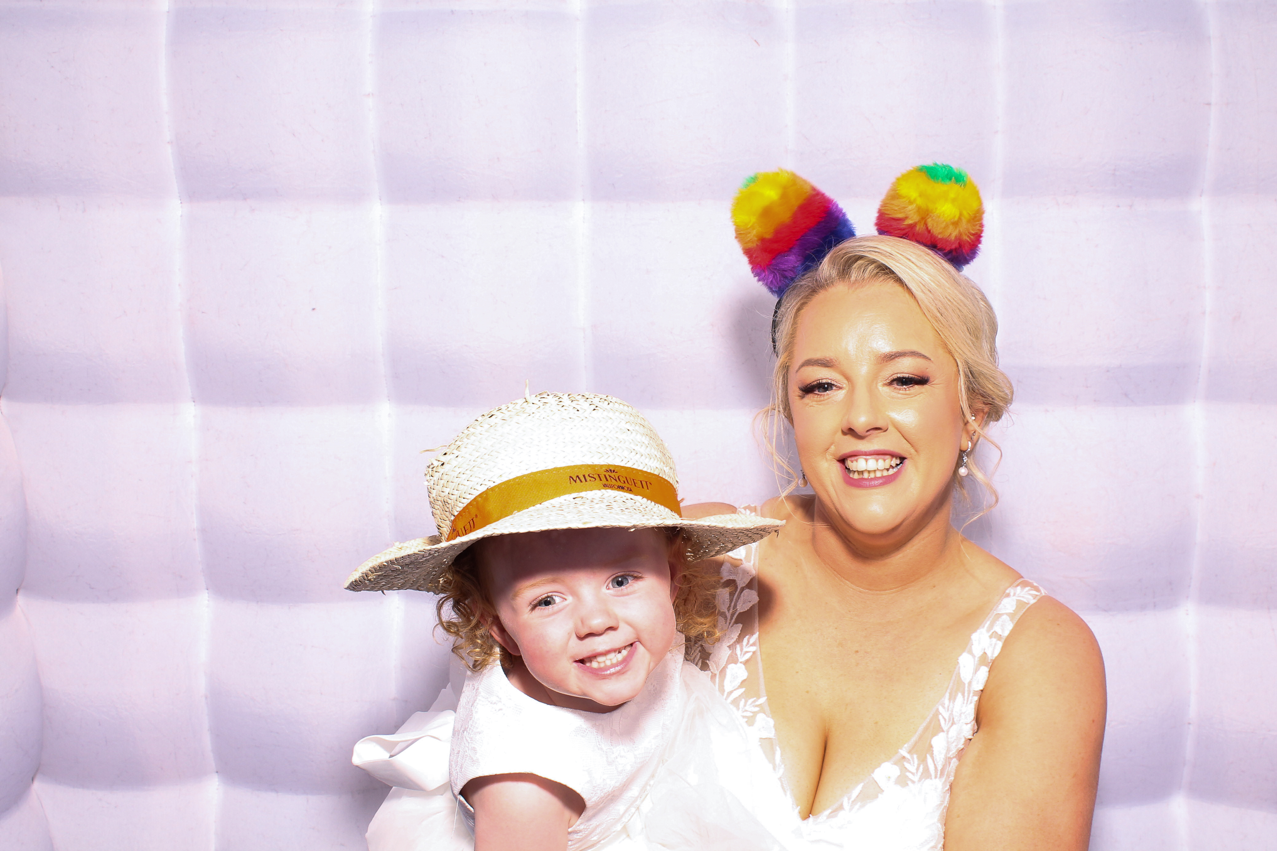 Colie & Christine | View more photos from the event at gallery.snapmagic.ie/u/SnapMagic/Colie-Christine