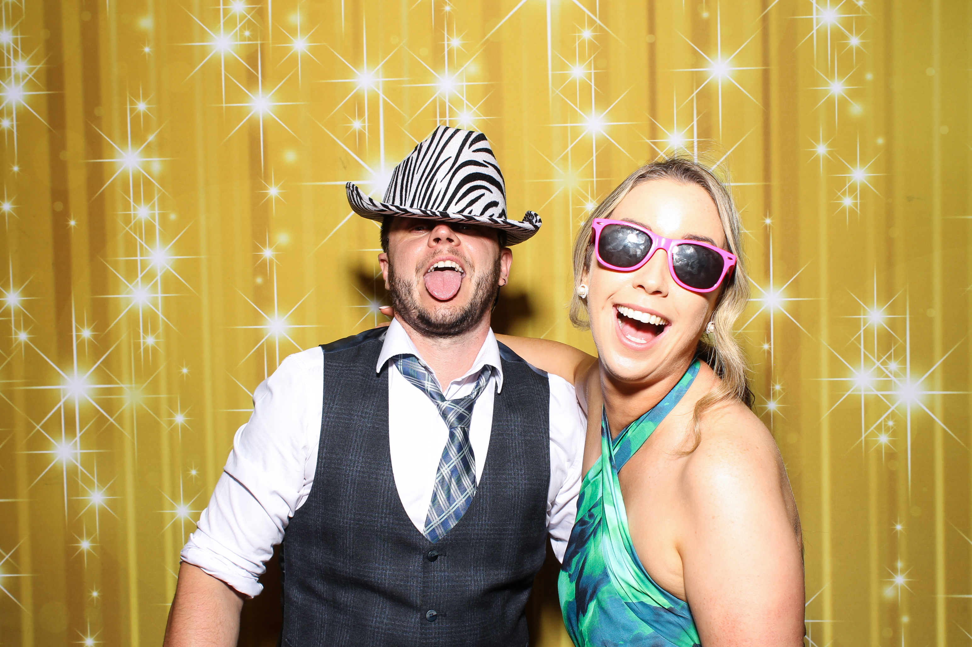 Emma & Niall | View more photos from the event at gallery.snapmagic.ie/u/SnapMagic/Emma-Niall