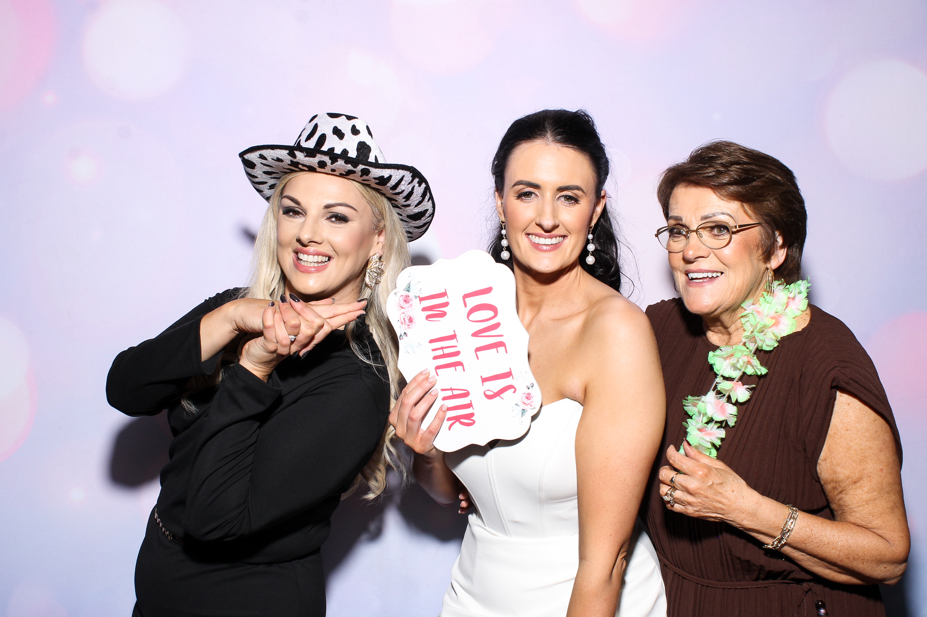 Karin & Declan | View more photos from the event at gallery.snapmagic.ie/u/SnapMagic/Karin-Declan