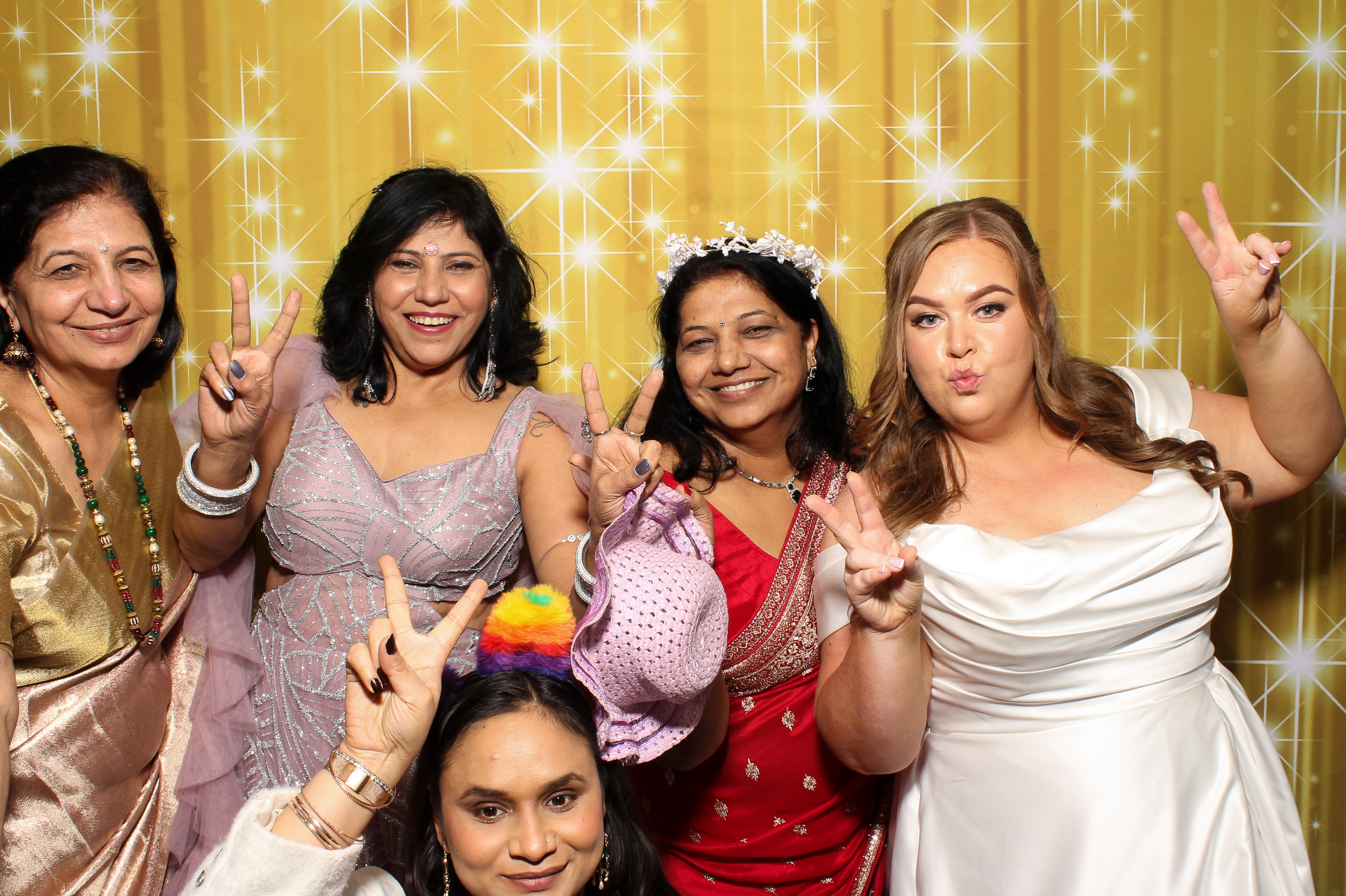 Laura & Raj | View more photos from the event at gallery.snapmagic.ie/u/SnapMagic/Laura-Raj