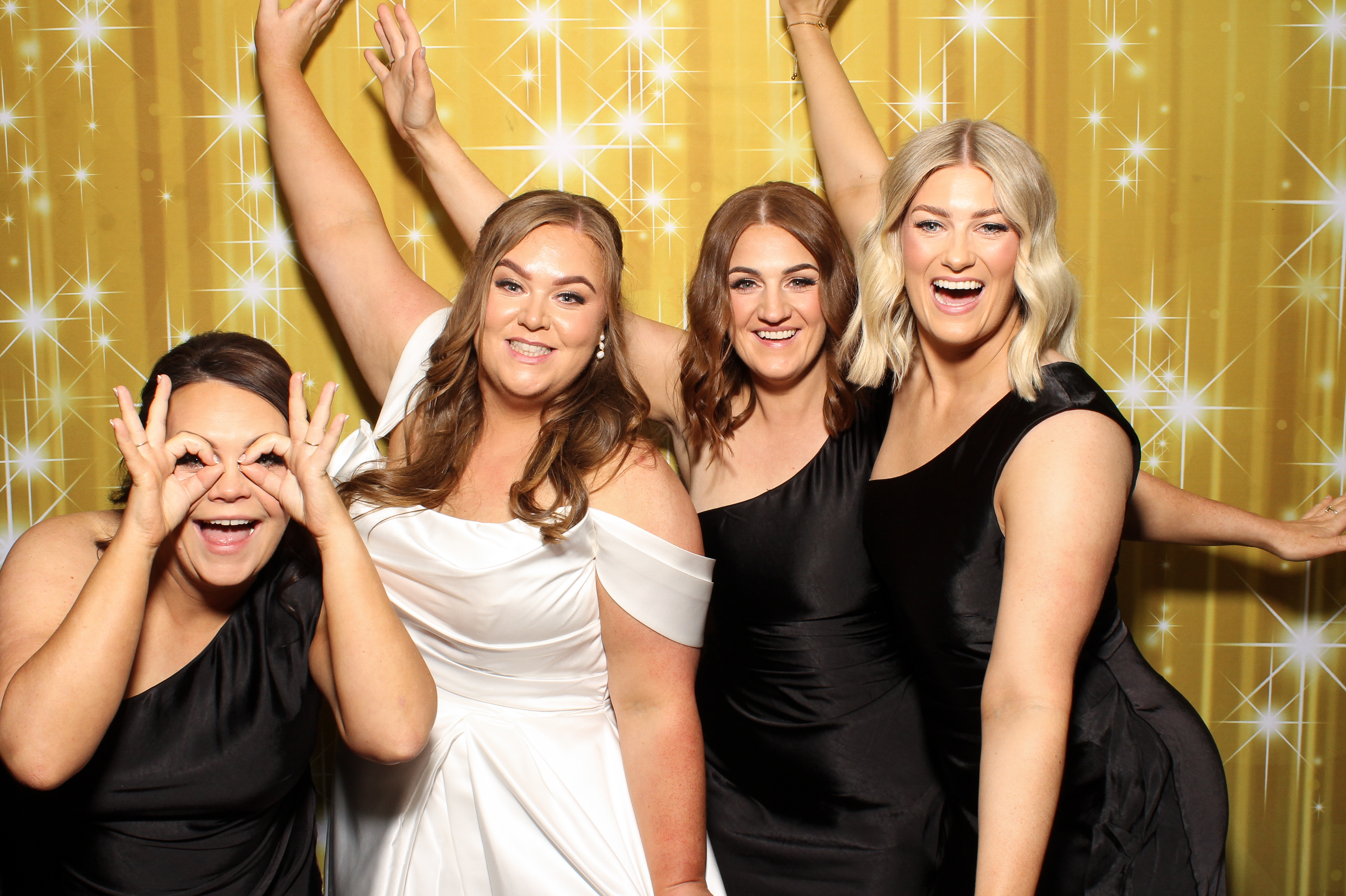 Laura & Raj | View more photos from the event at gallery.snapmagic.ie/u/SnapMagic/Laura-Raj