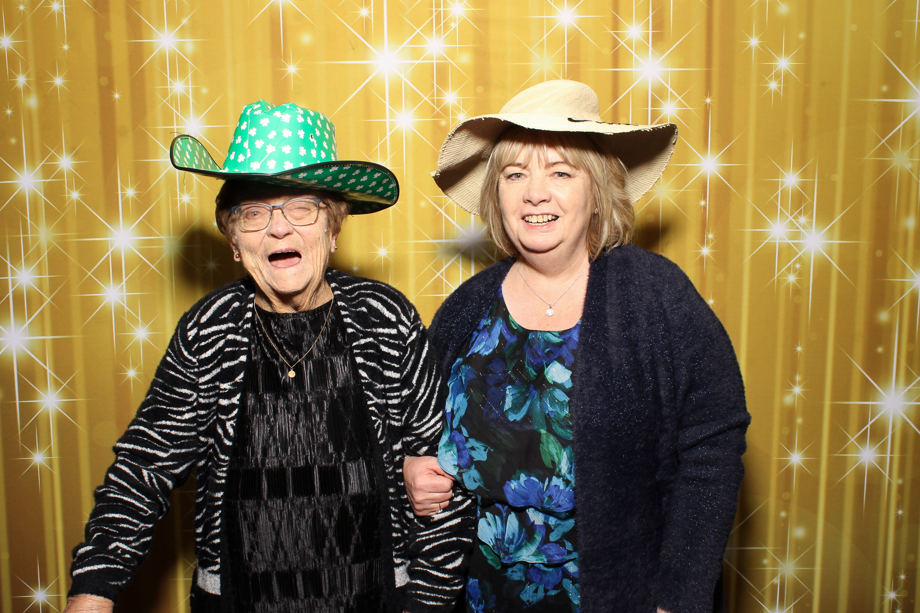 Laura & Raj | View more photos from the event at gallery.snapmagic.ie/u/SnapMagic/Laura-Raj