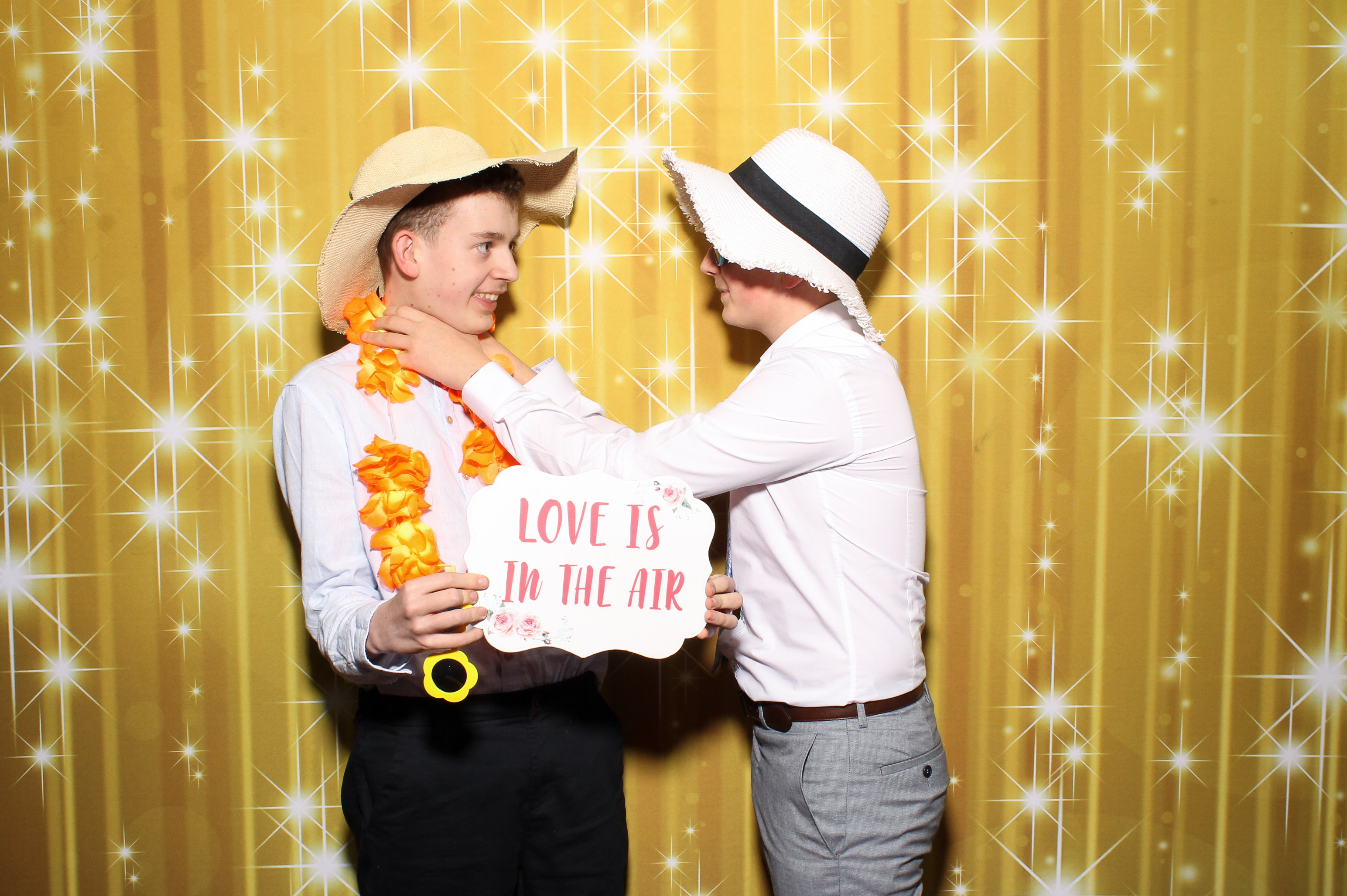 Laura & Raj | View more photos from the event at gallery.snapmagic.ie/u/SnapMagic/Laura-Raj