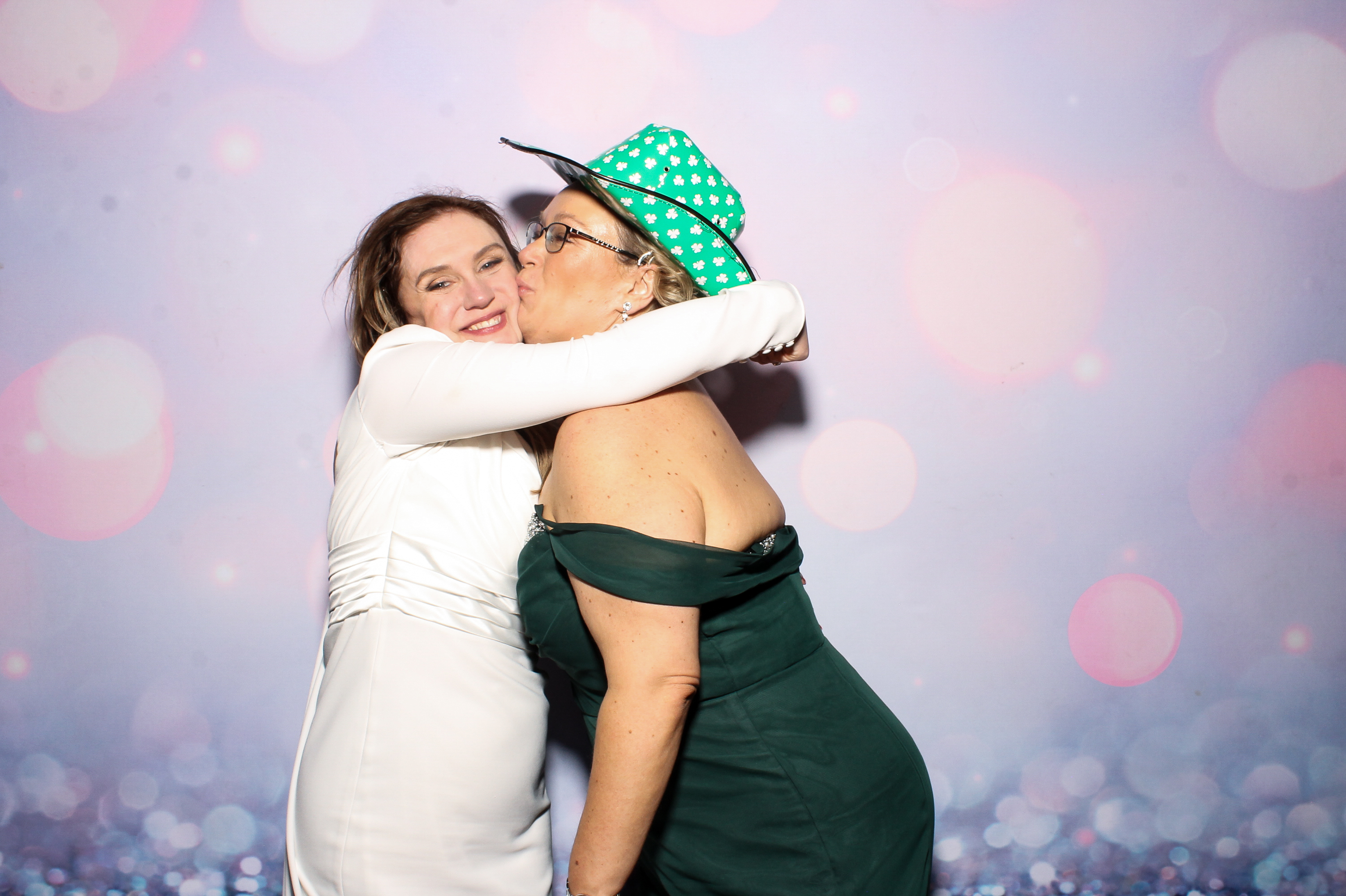 Lisa & Alan | View more photos from the event at gallery.snapmagic.ie/u/SnapMagic/Lisa-Alan