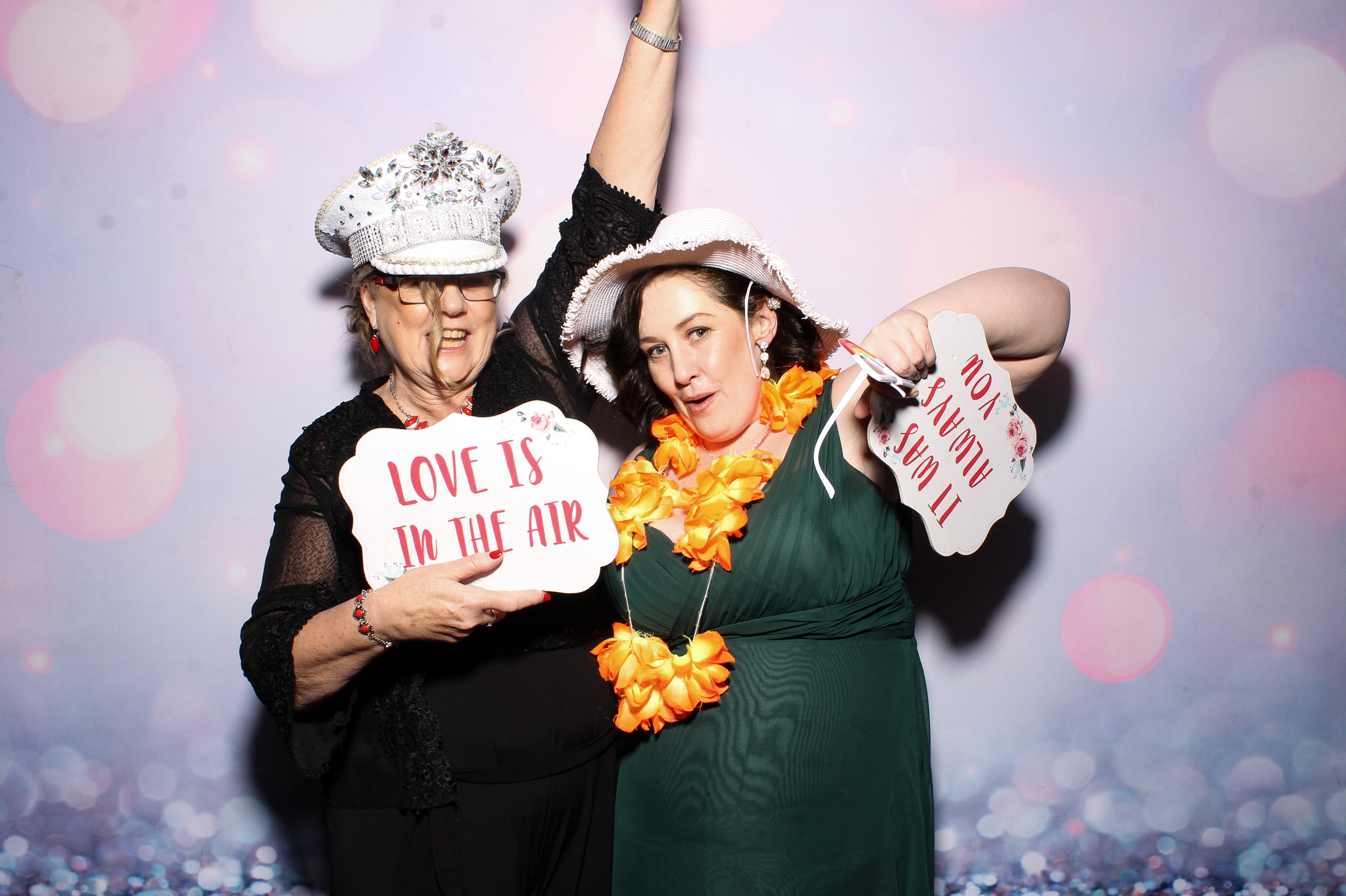 Lisa & Alan | View more photos from the event at gallery.snapmagic.ie/u/SnapMagic/Lisa-Alan