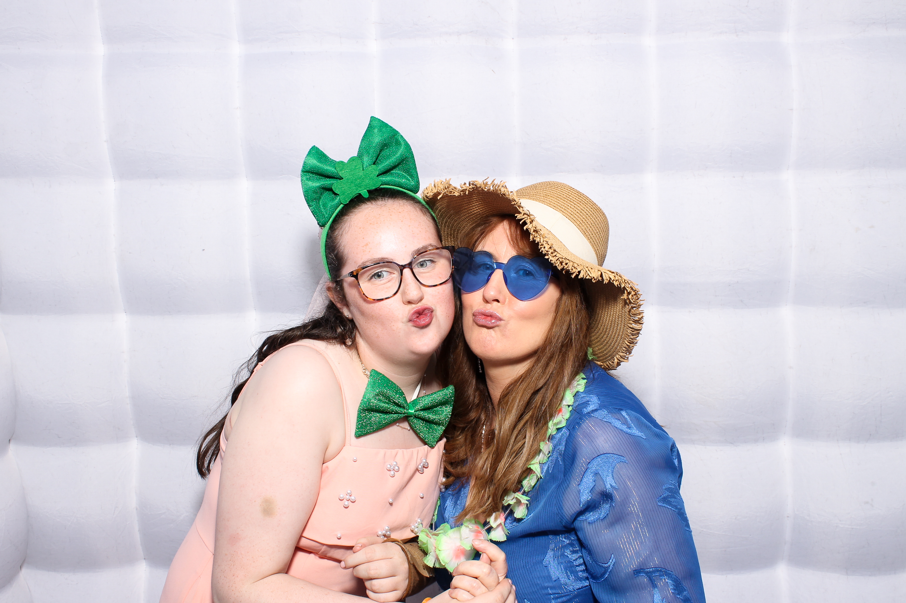 Lisa & Fergal | View more photos from the event at gallery.snapmagic.ie/u/SnapMagic/Lisa-Fergal