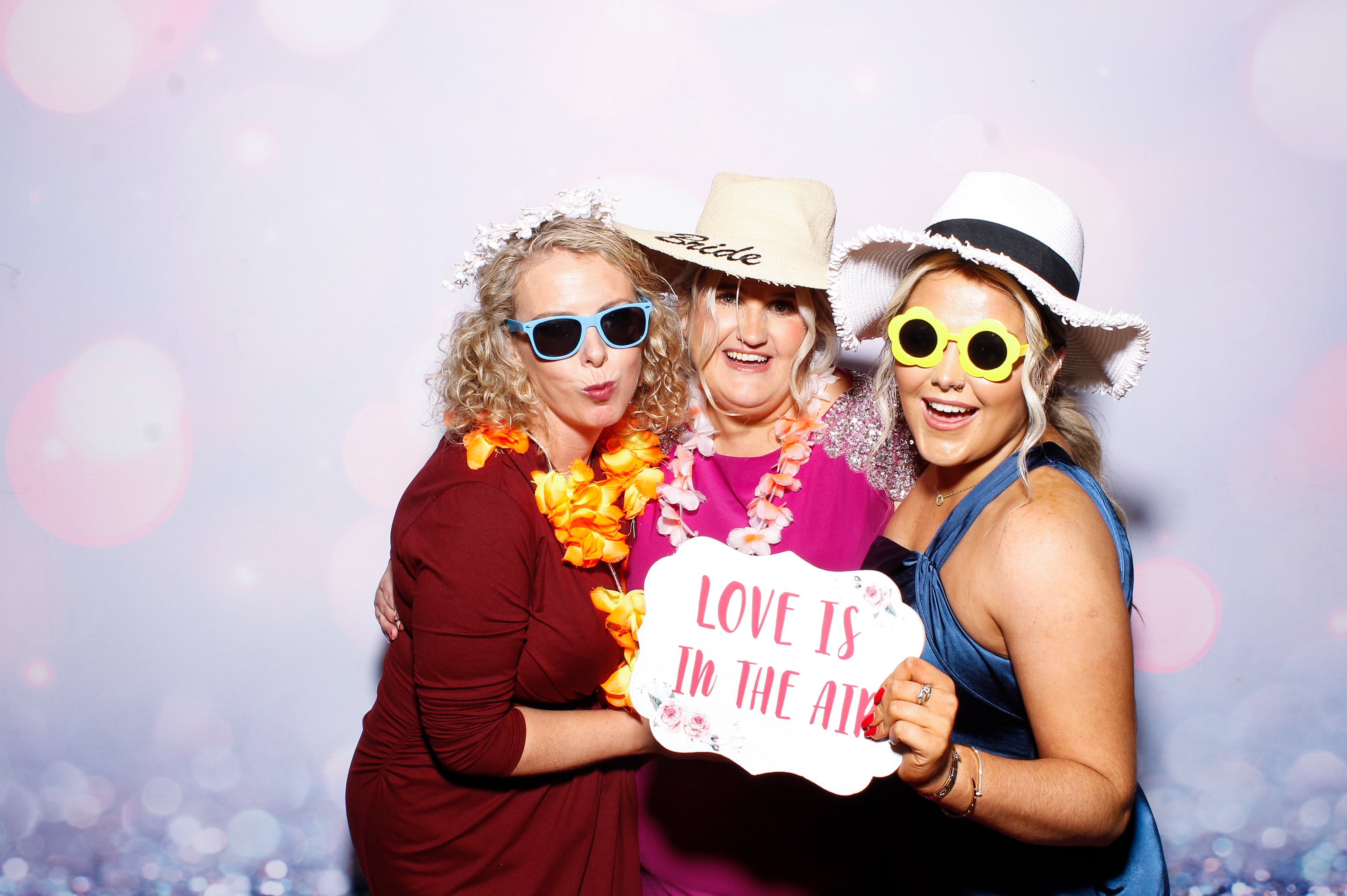 Louise & Gerard | View more photos from the event at gallery.snapmagic.ie/u/SnapMagic/Louise-Gerard