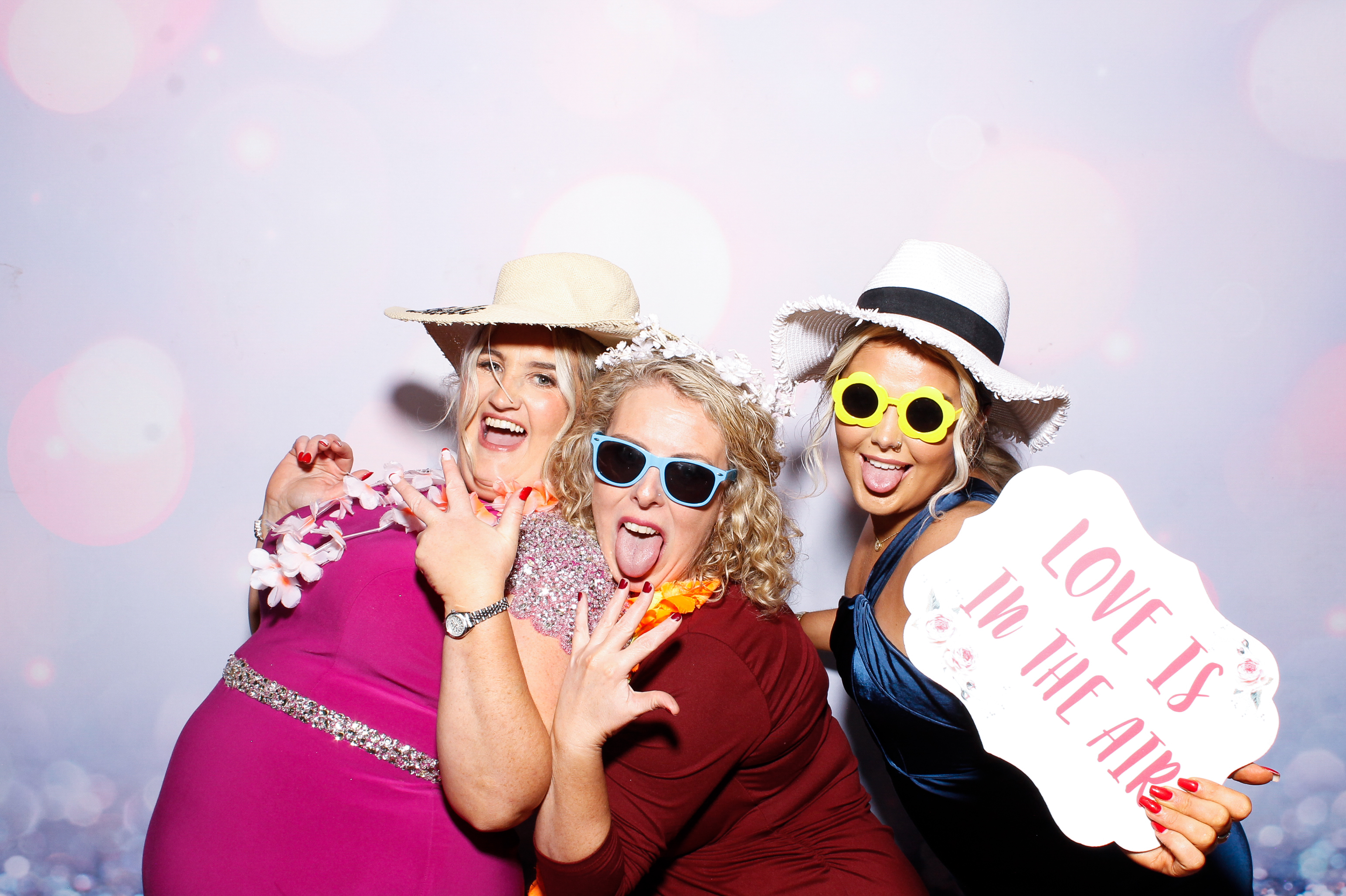 Louise & Gerard | View more photos from the event at gallery.snapmagic.ie/u/SnapMagic/Louise-Gerard