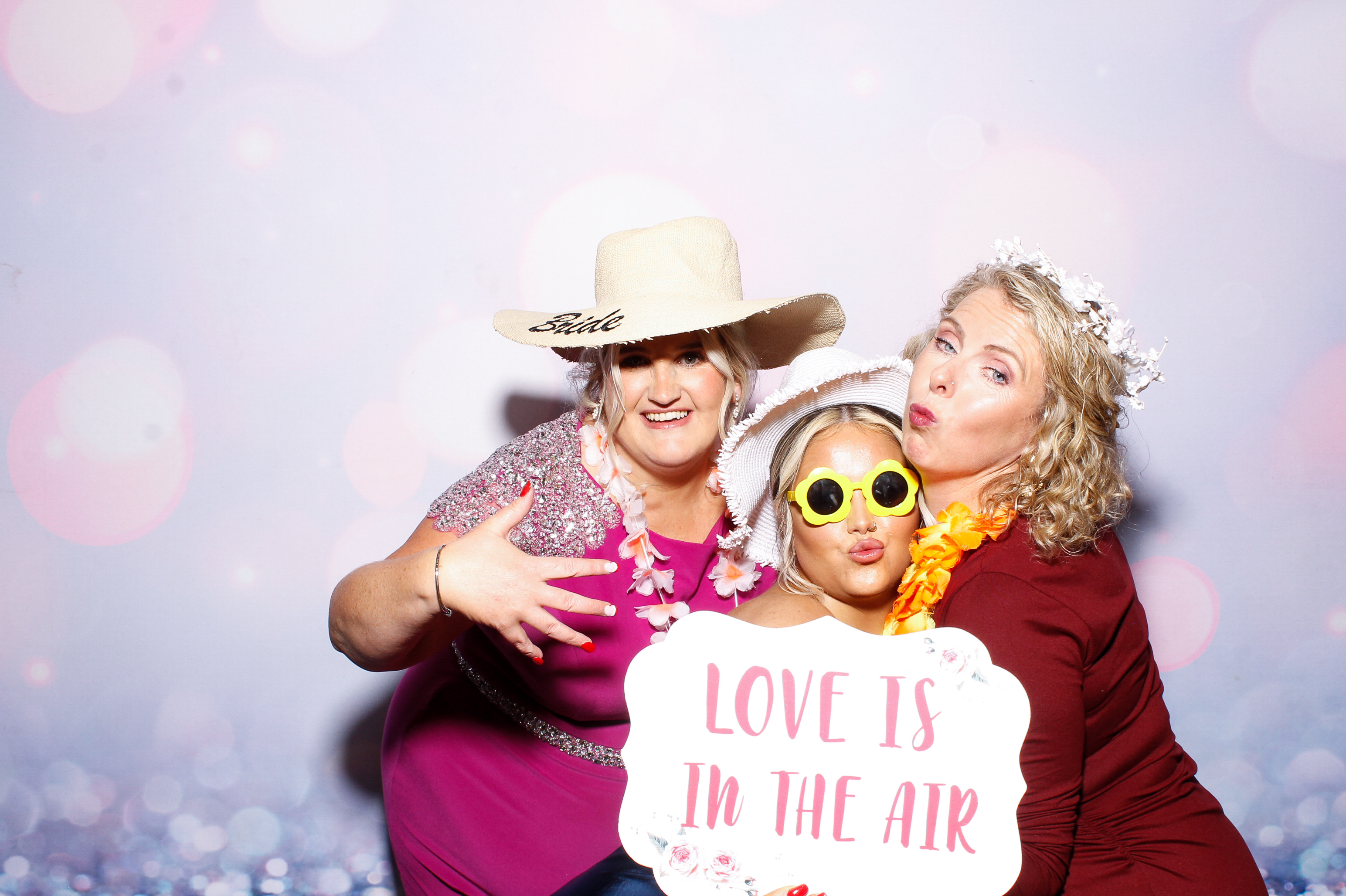 Louise & Gerard | View more photos from the event at gallery.snapmagic.ie/u/SnapMagic/Louise-Gerard