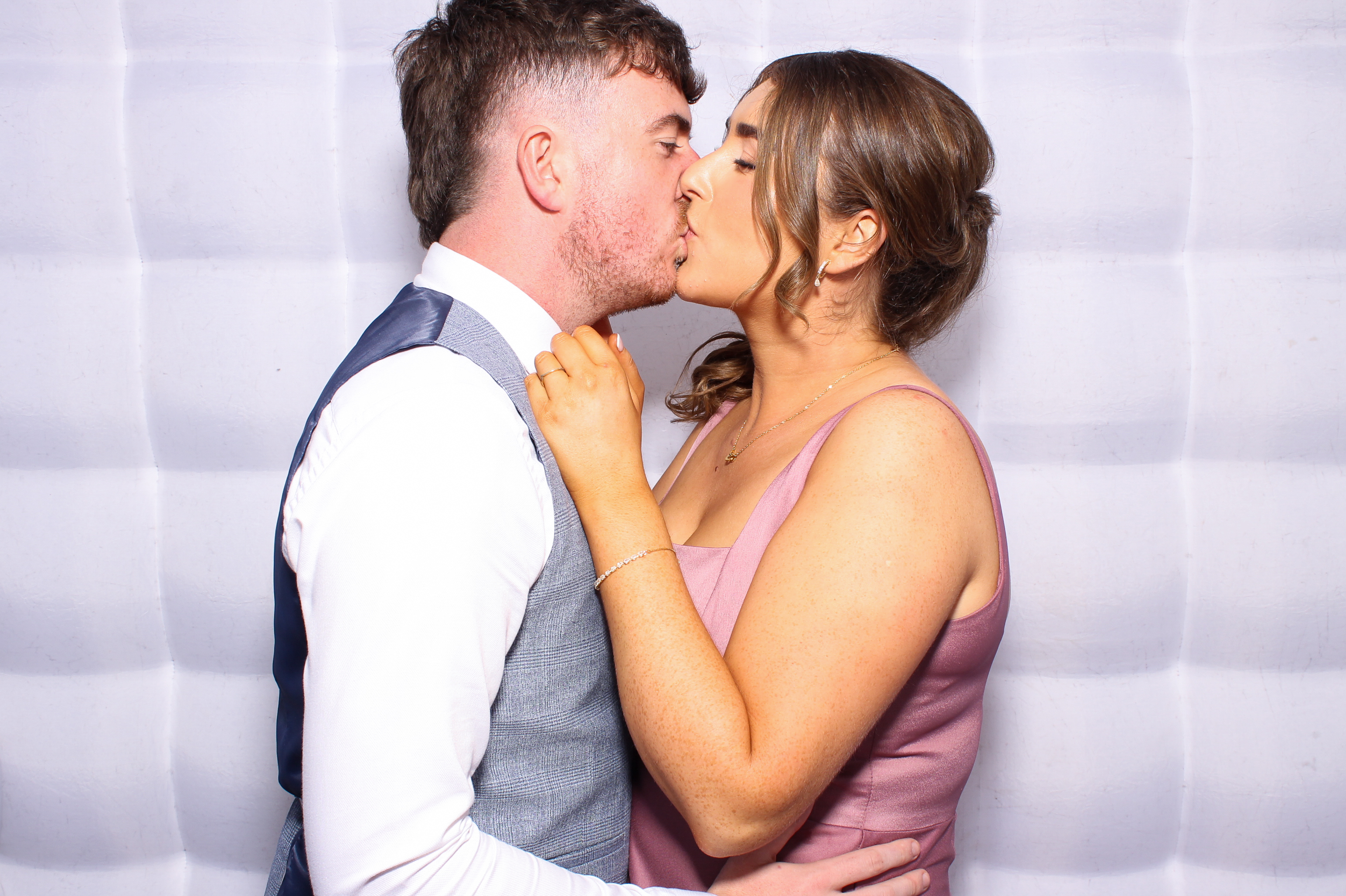 Louise & Shaun | View more photos from the event at gallery.snapmagic.ie/u/SnapMagic/Louise-Shaun