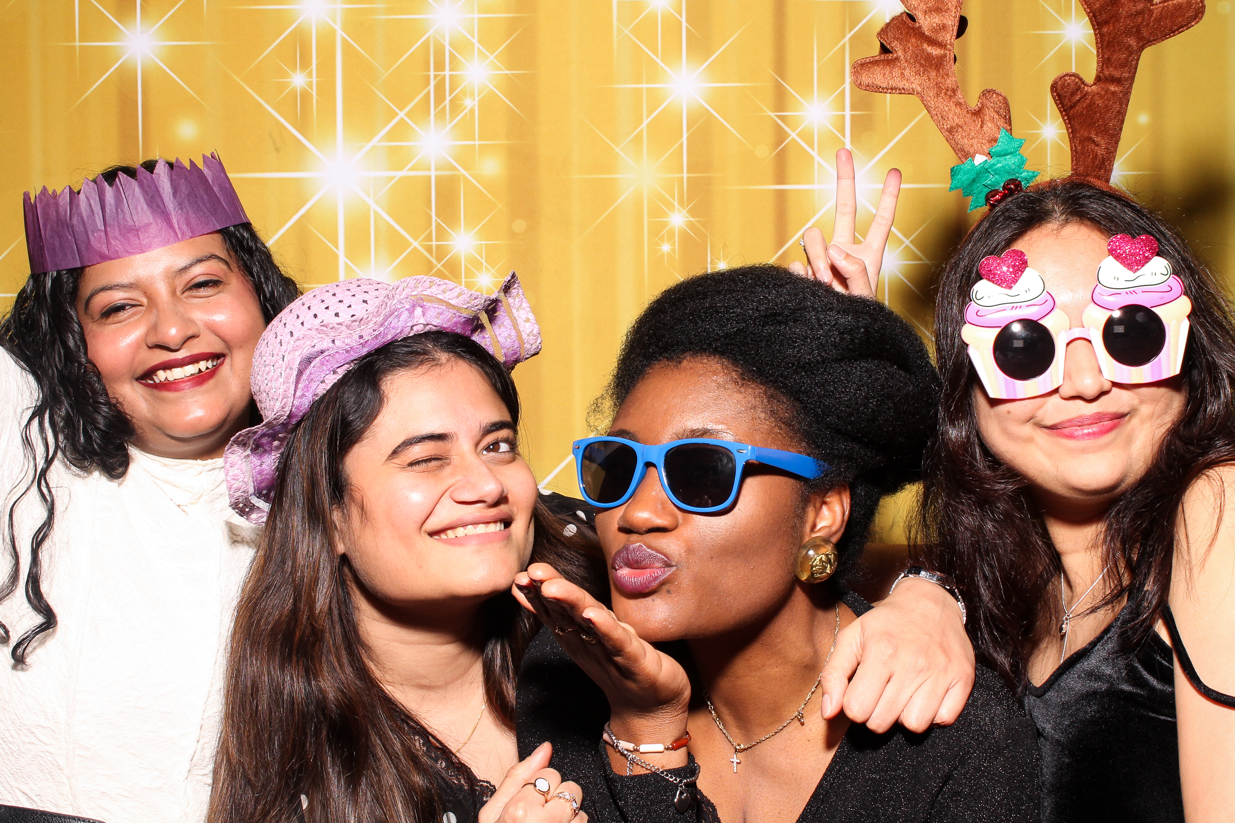 MAWDY Las Vegas Christmas Party 2025 | View more photos from the event at gallery.snapmagic.ie/u/SnapMagic/MAWDY-Las-Vegas-Christmas-Party-2025