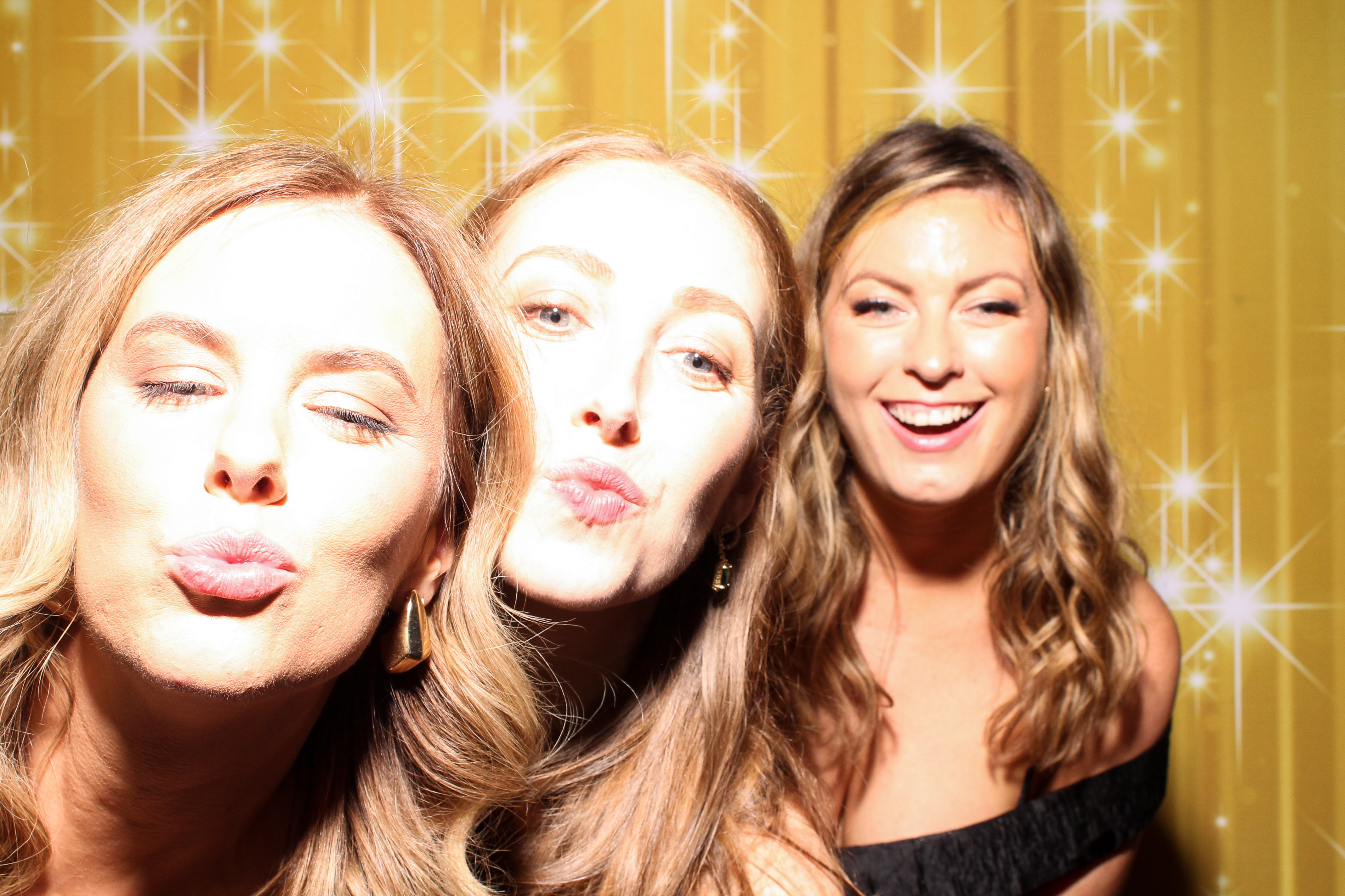 MAWDY Las Vegas Christmas Party 2025 | View more photos from the event at gallery.snapmagic.ie/u/SnapMagic/MAWDY-Las-Vegas-Christmas-Party-2025