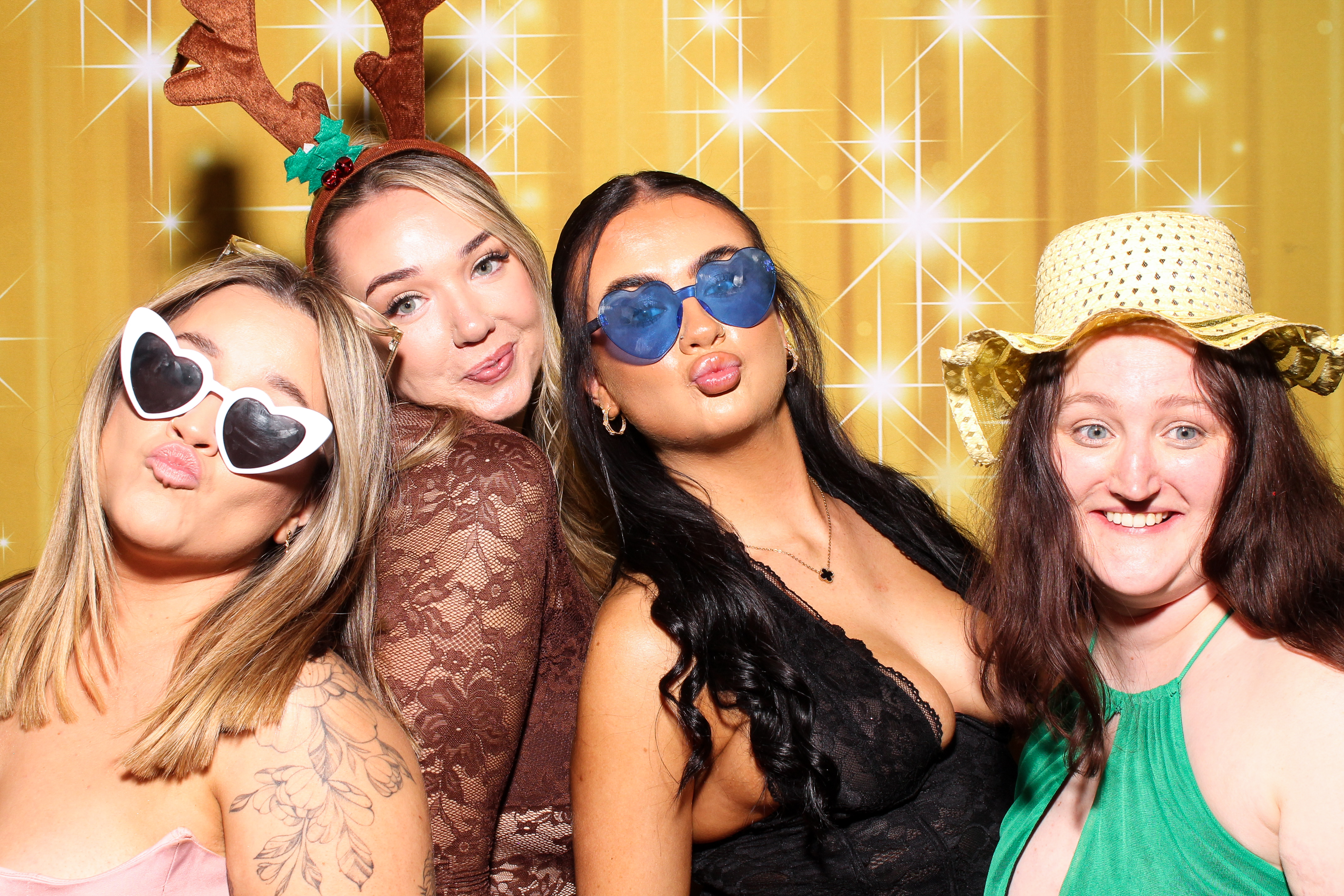 MAWDY Las Vegas Christmas Party 2025 | View more photos from the event at gallery.snapmagic.ie/u/SnapMagic/MAWDY-Las-Vegas-Christmas-Party-2025