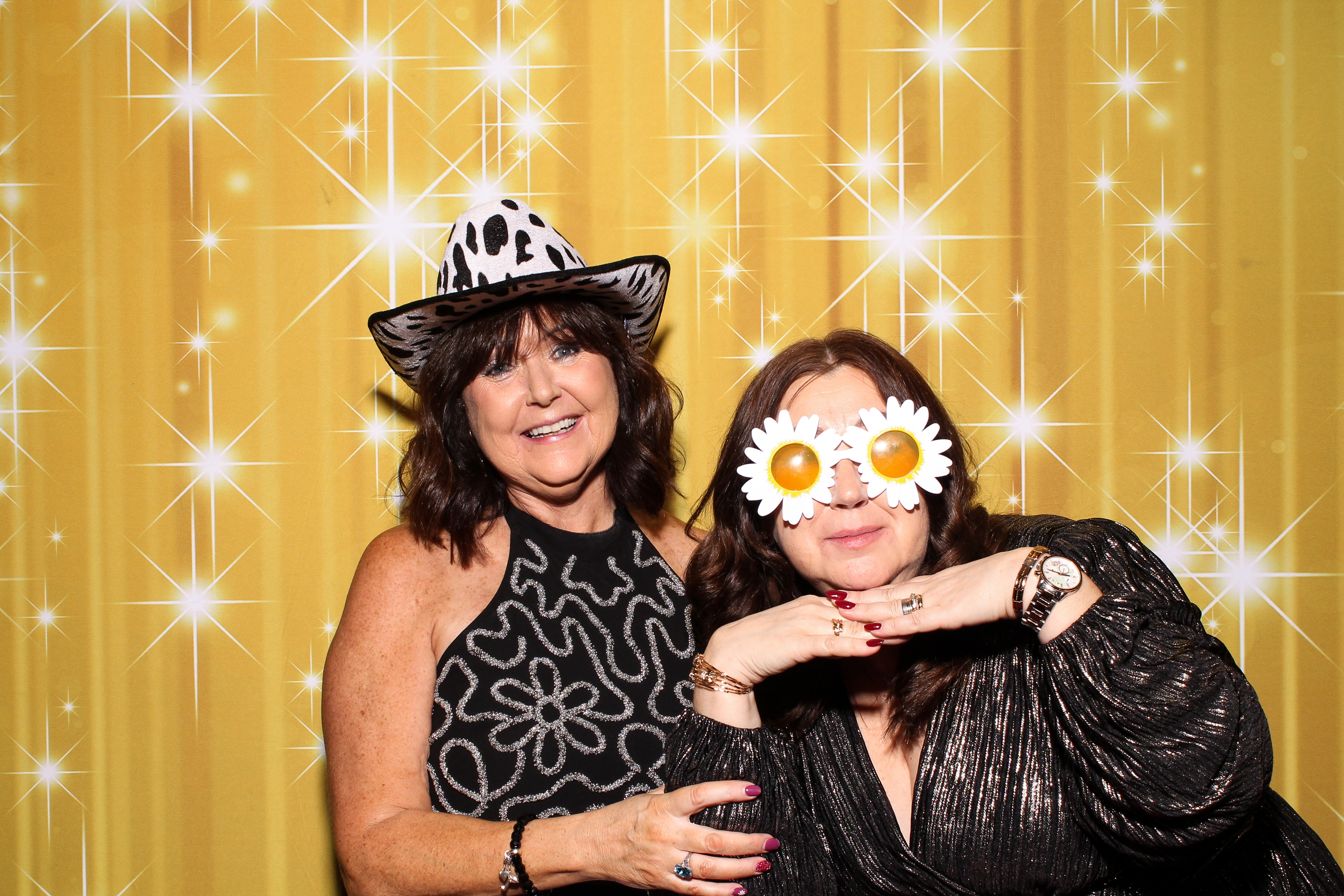 MAWDY Las Vegas Christmas Party 2025 | View more photos from the event at gallery.snapmagic.ie/u/SnapMagic/MAWDY-Las-Vegas-Christmas-Party-2025