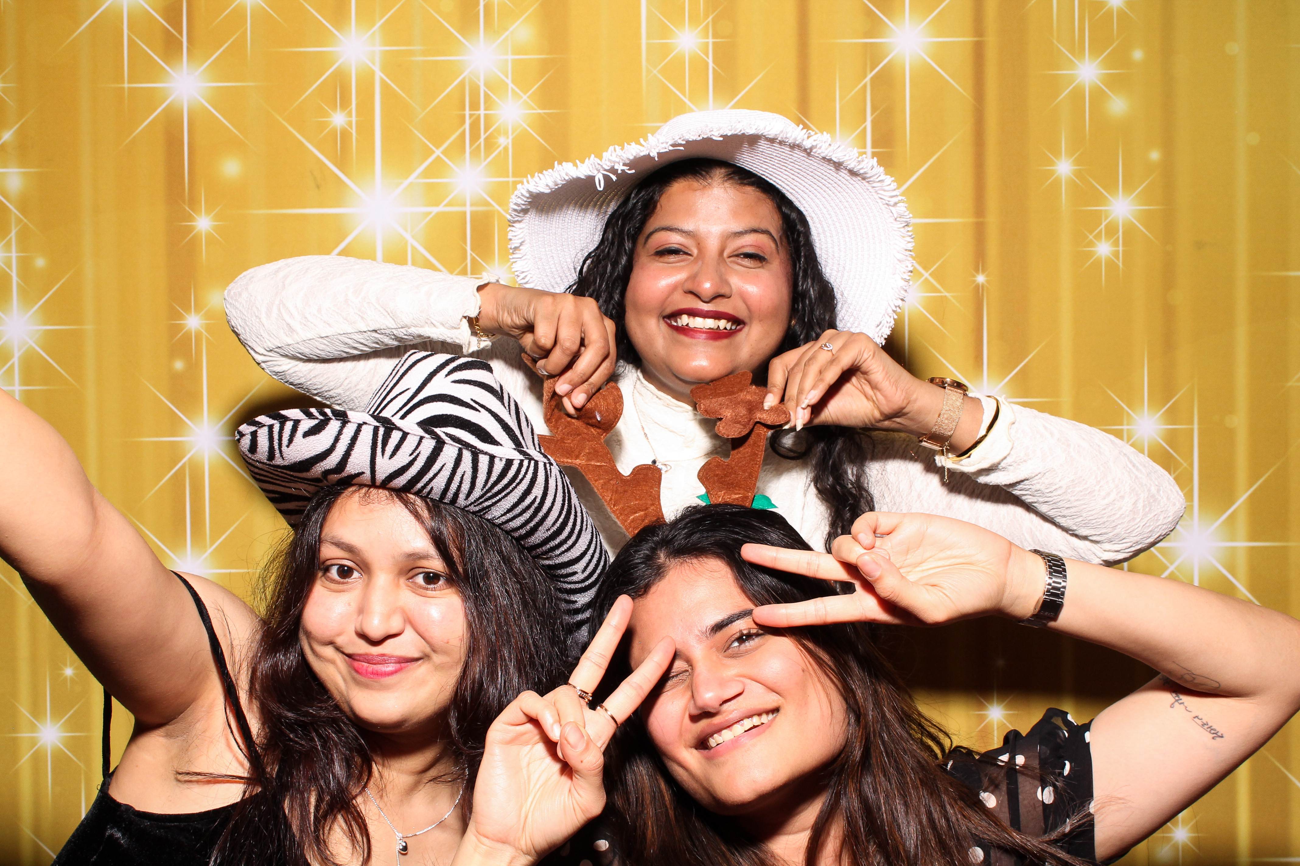 MAWDY Las Vegas Christmas Party 2025 | View more photos from the event at gallery.snapmagic.ie/u/SnapMagic/MAWDY-Las-Vegas-Christmas-Party-2025