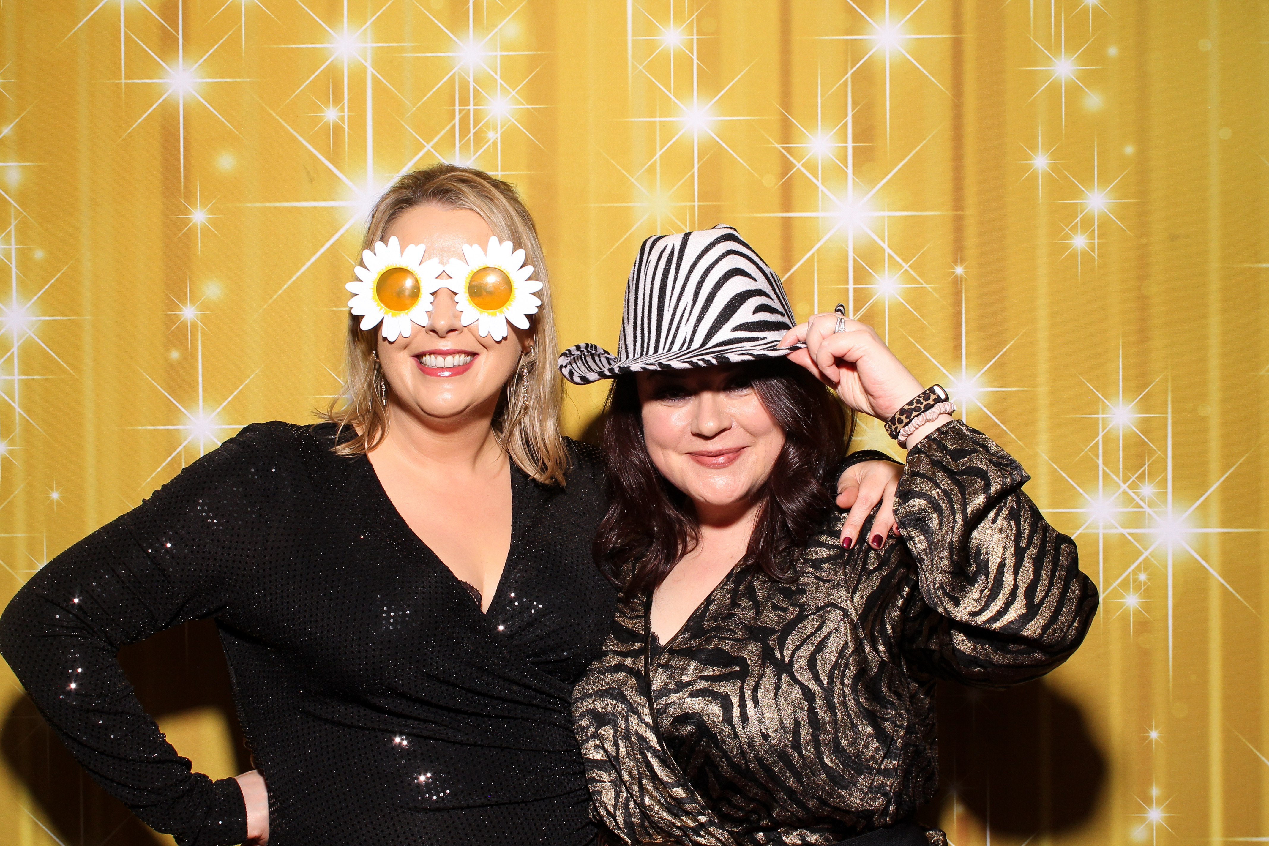 MAWDY Las Vegas Christmas Party 2025 | View more photos from the event at gallery.snapmagic.ie/u/SnapMagic/MAWDY-Las-Vegas-Christmas-Party-2025