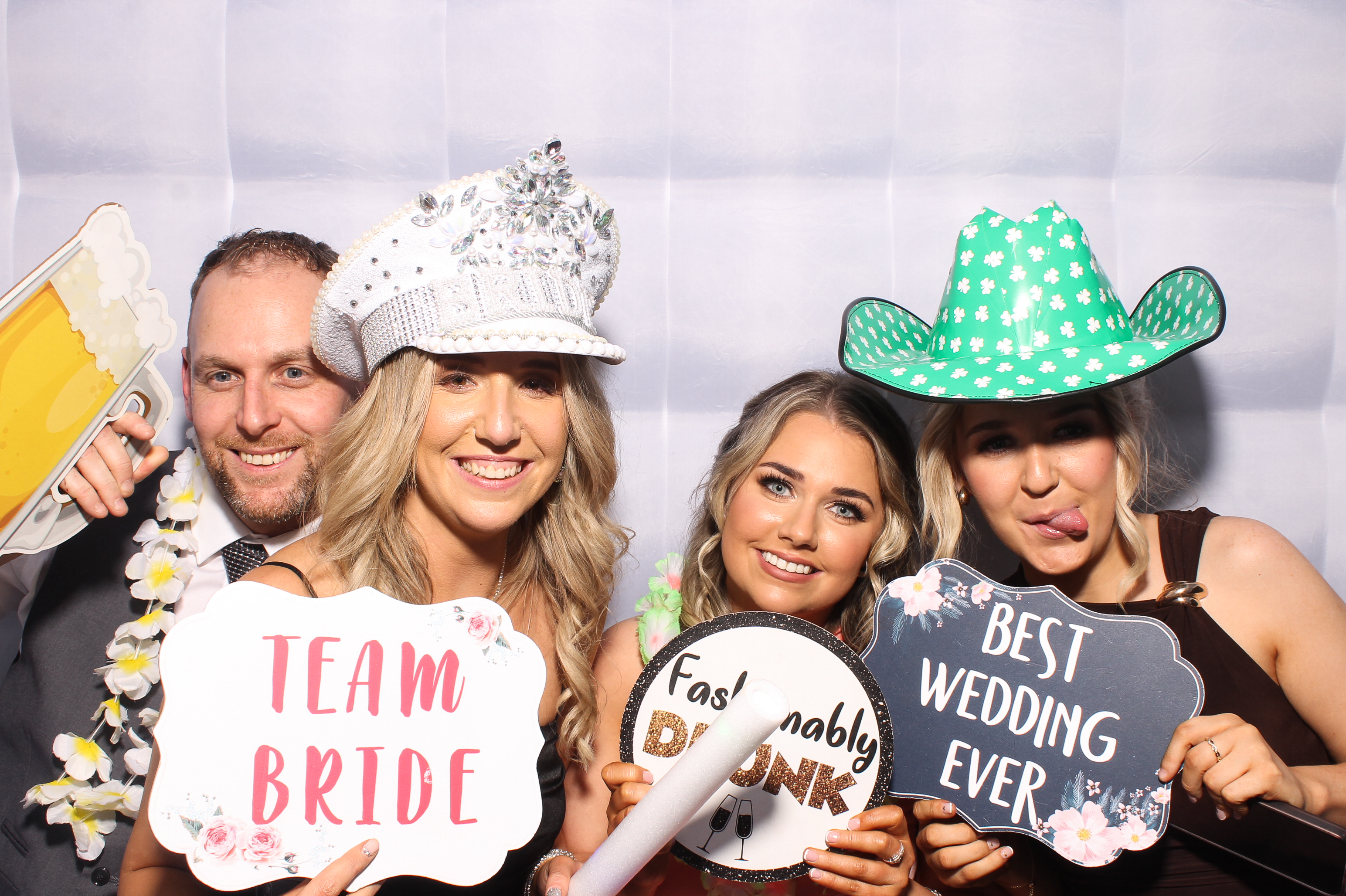 Mariah & Gary | View more photos from the event at gallery.snapmagic.ie/u/SnapMagic/Mariah-Gary