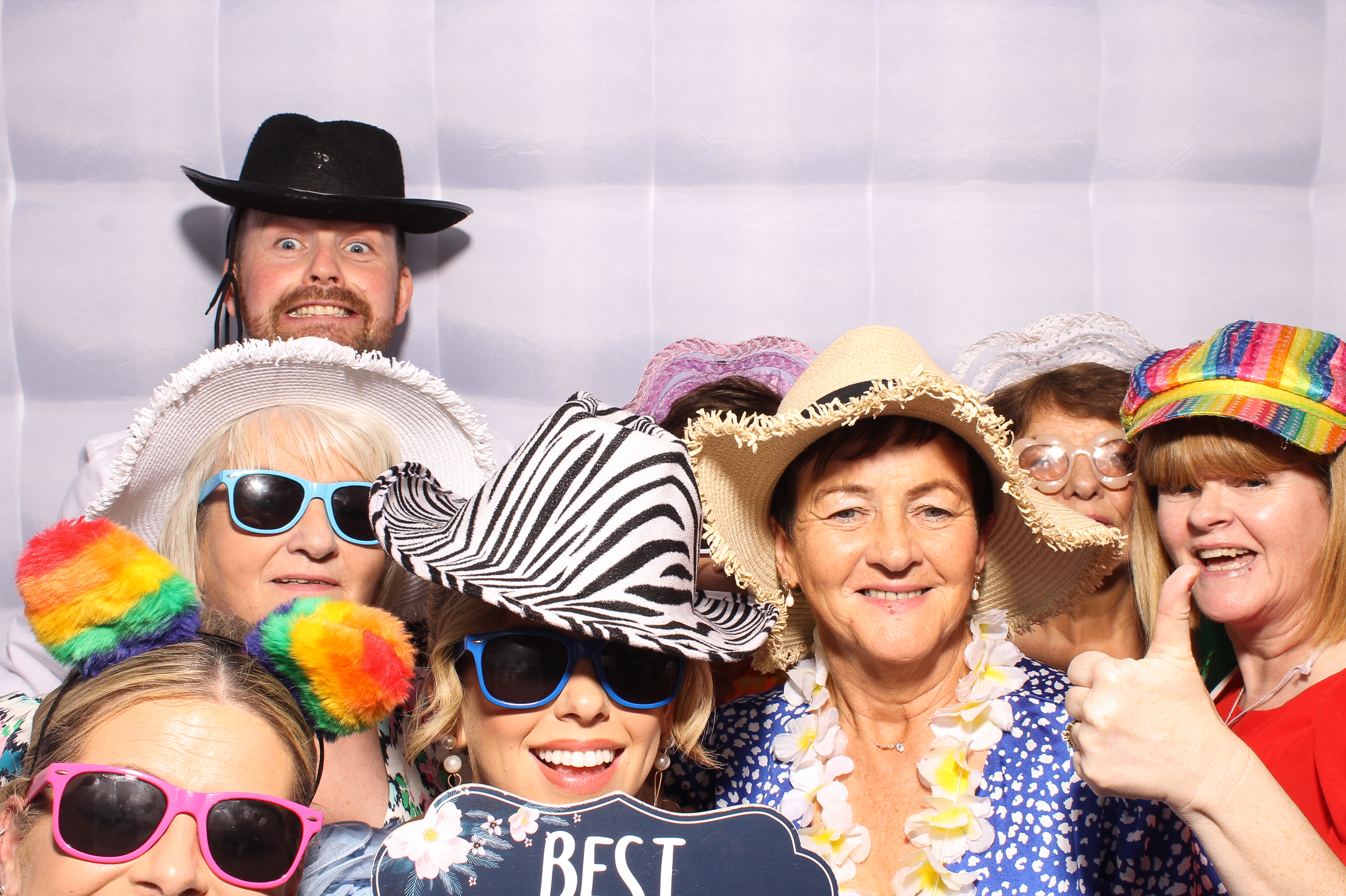 Mariah & Gary | View more photos from the event at gallery.snapmagic.ie/u/SnapMagic/Mariah-Gary