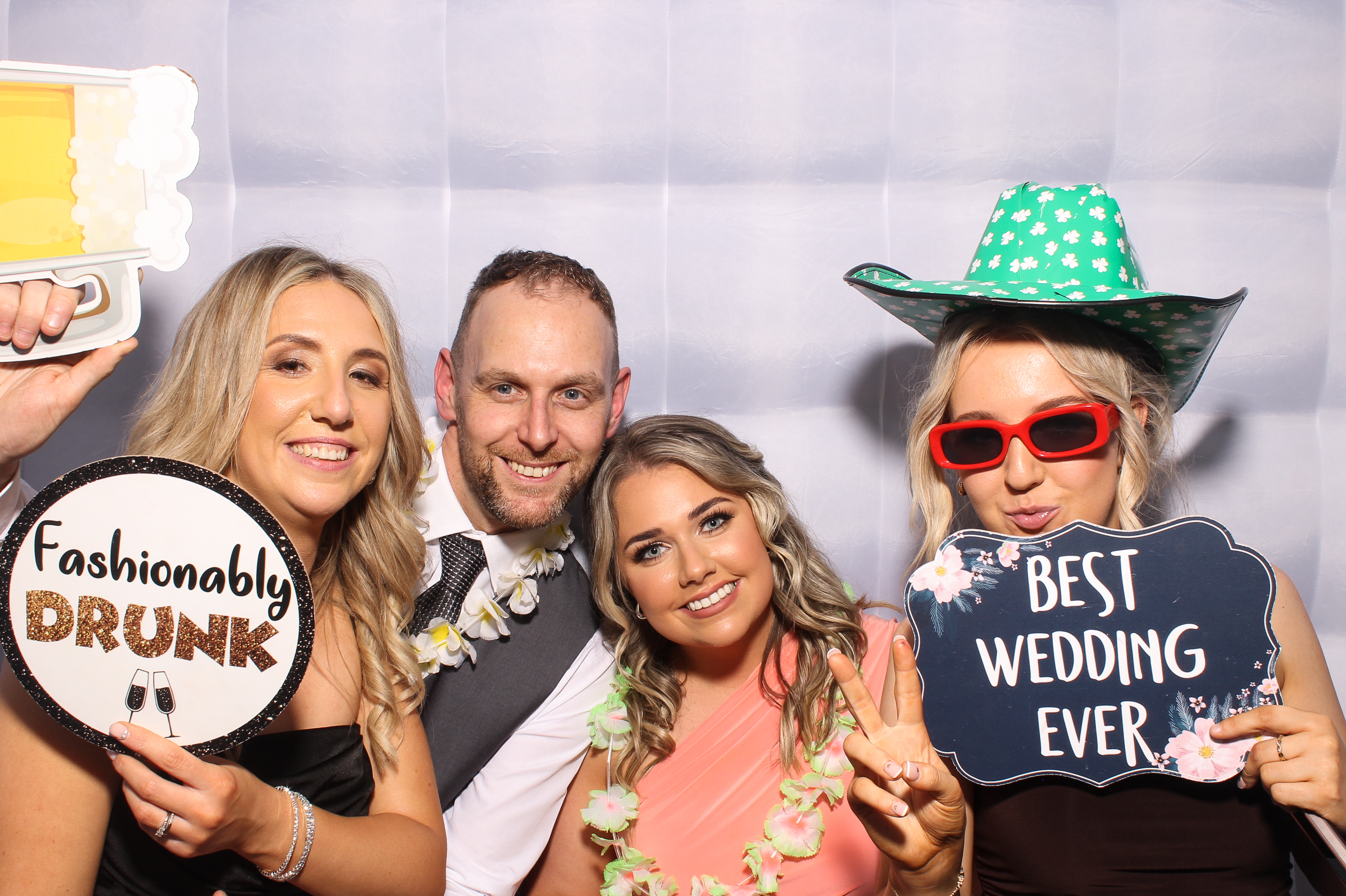 Mariah & Gary | View more photos from the event at gallery.snapmagic.ie/u/SnapMagic/Mariah-Gary