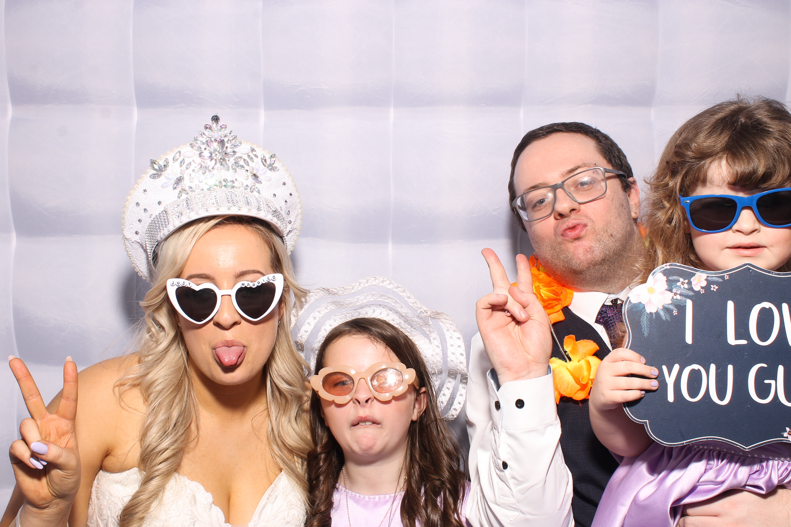 Mariah & Gary | View more photos from the event at gallery.snapmagic.ie/u/SnapMagic/Mariah-Gary